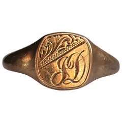 Vintage 9 Carat Gold Engraved Signet Ring