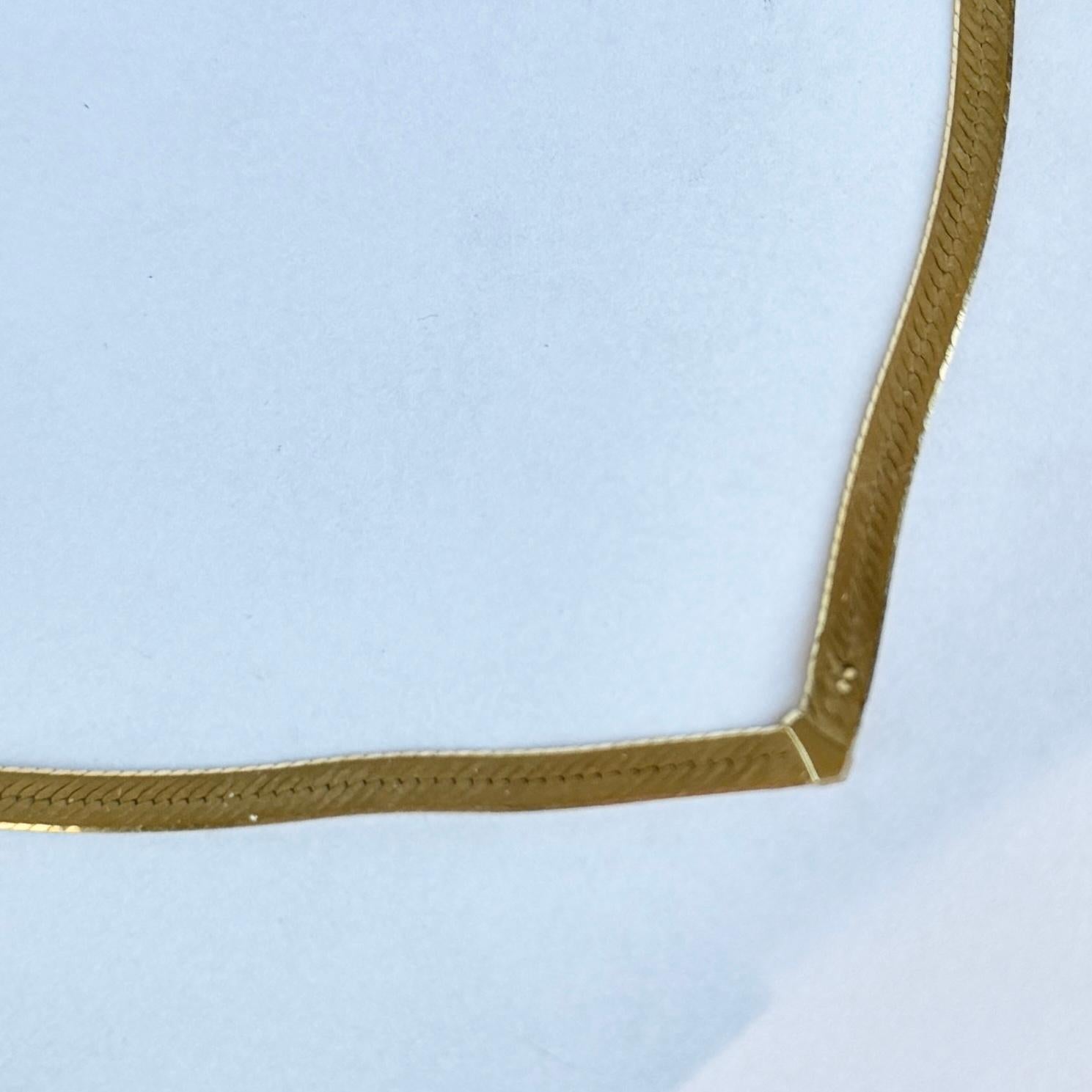 This 9ct yellow gold necklace is made up of semi-matte herringbone link chain and fastens using a bolt clip and loop.

Length: 40.5cm 
Width: 4mm 

Weight: 4.6g