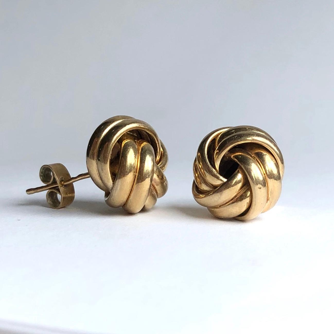 Glossy 9ct yellow gold superbly tied in a knot make the most stylish design for these earrings. The double layered knots have a wonderful sheen to them and make perfect over sized studs. 

Knot Diameter: 13mm
Height From Ear: 8mm

Weight: 2.76g