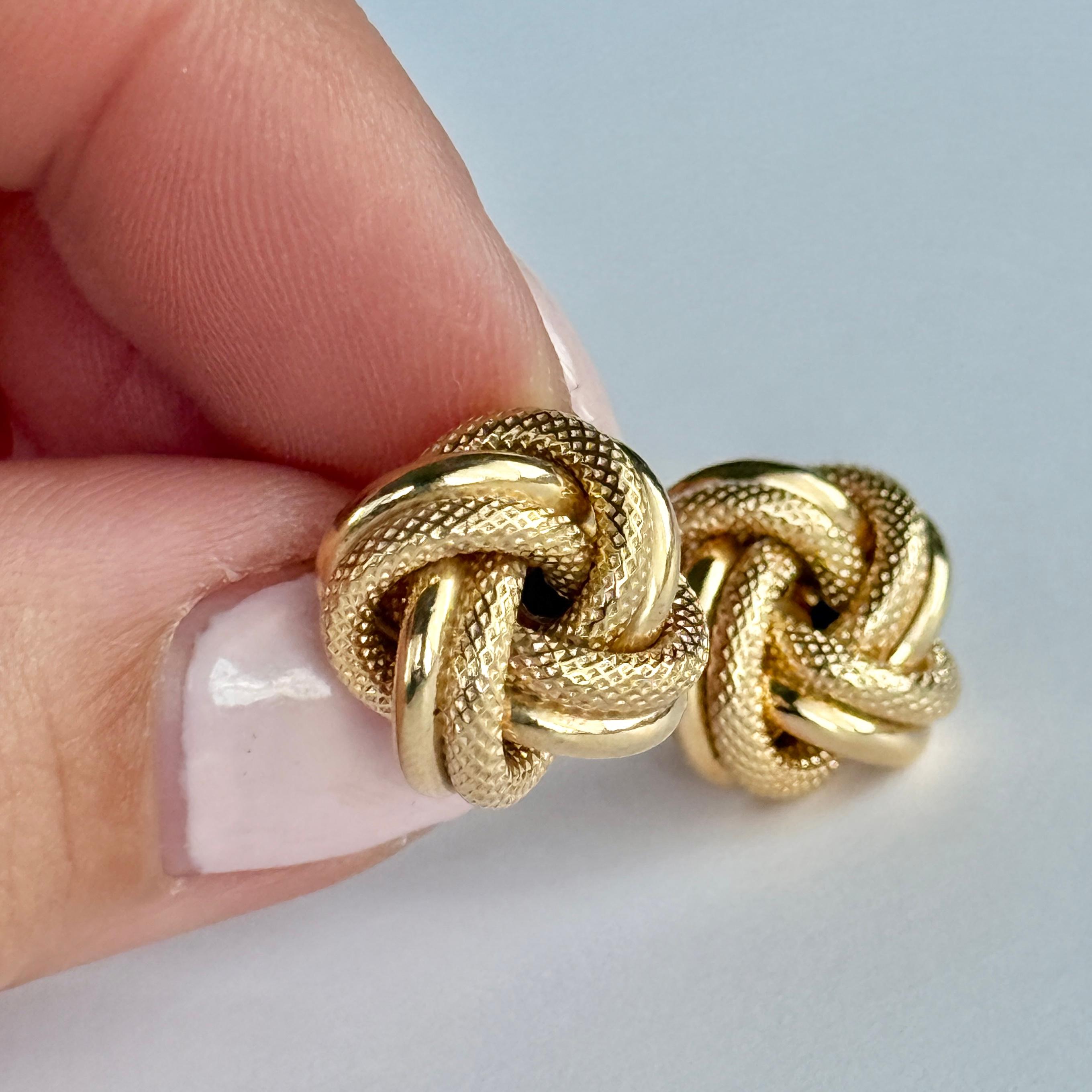 Ohrstecker aus 9 Karat Gold mit Knoten im Vintage-Stil im Zustand „Gut“ im Angebot in Chipping Campden, GB