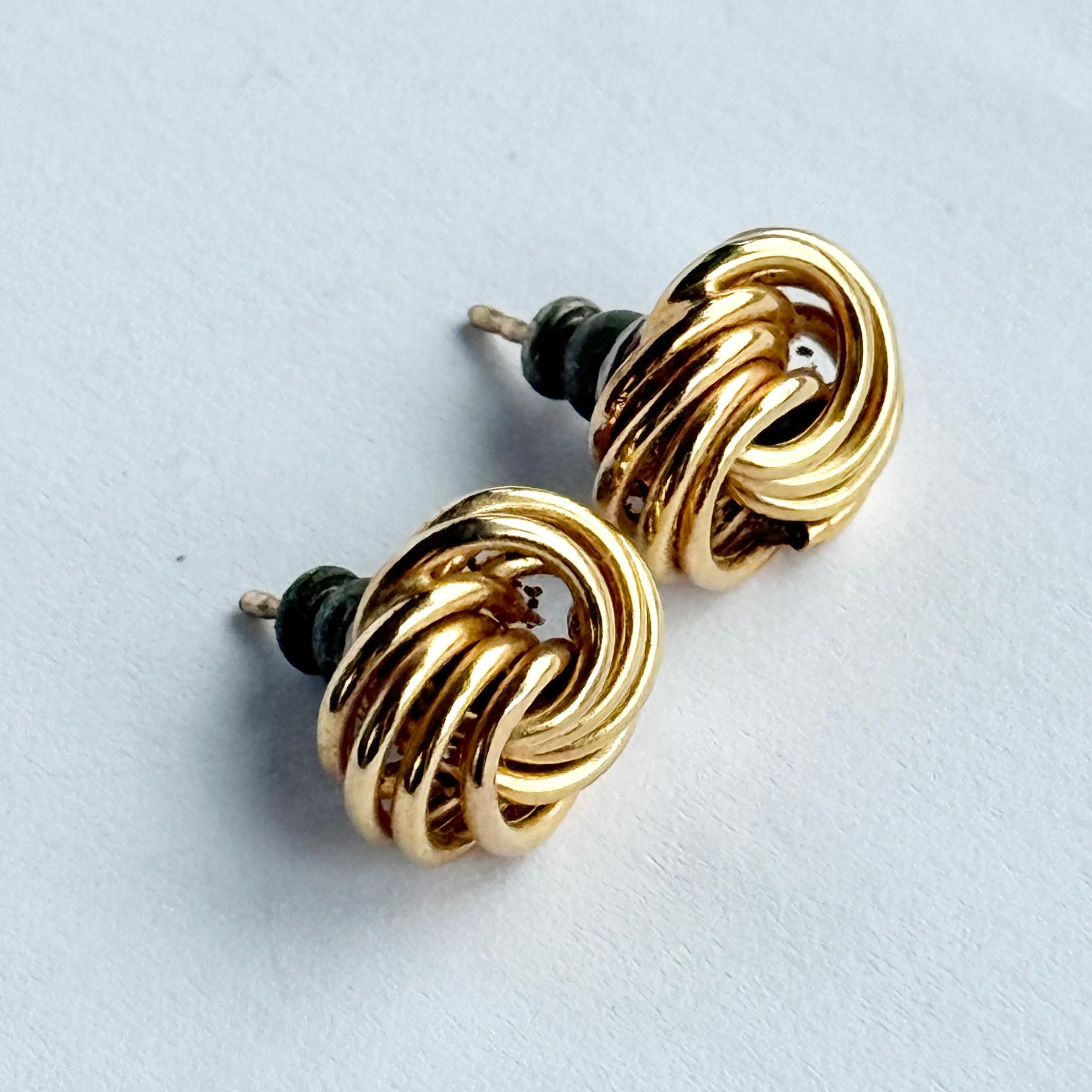 Women's or Men's Vintage 9 Carat Gold Knot Stud Earring For Sale