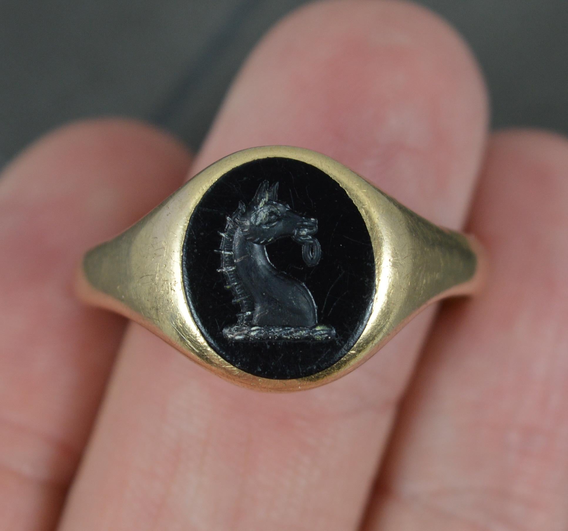 Bague sigillaire en or 9 carats avec tête de cheval en onyx Unisexe en vente