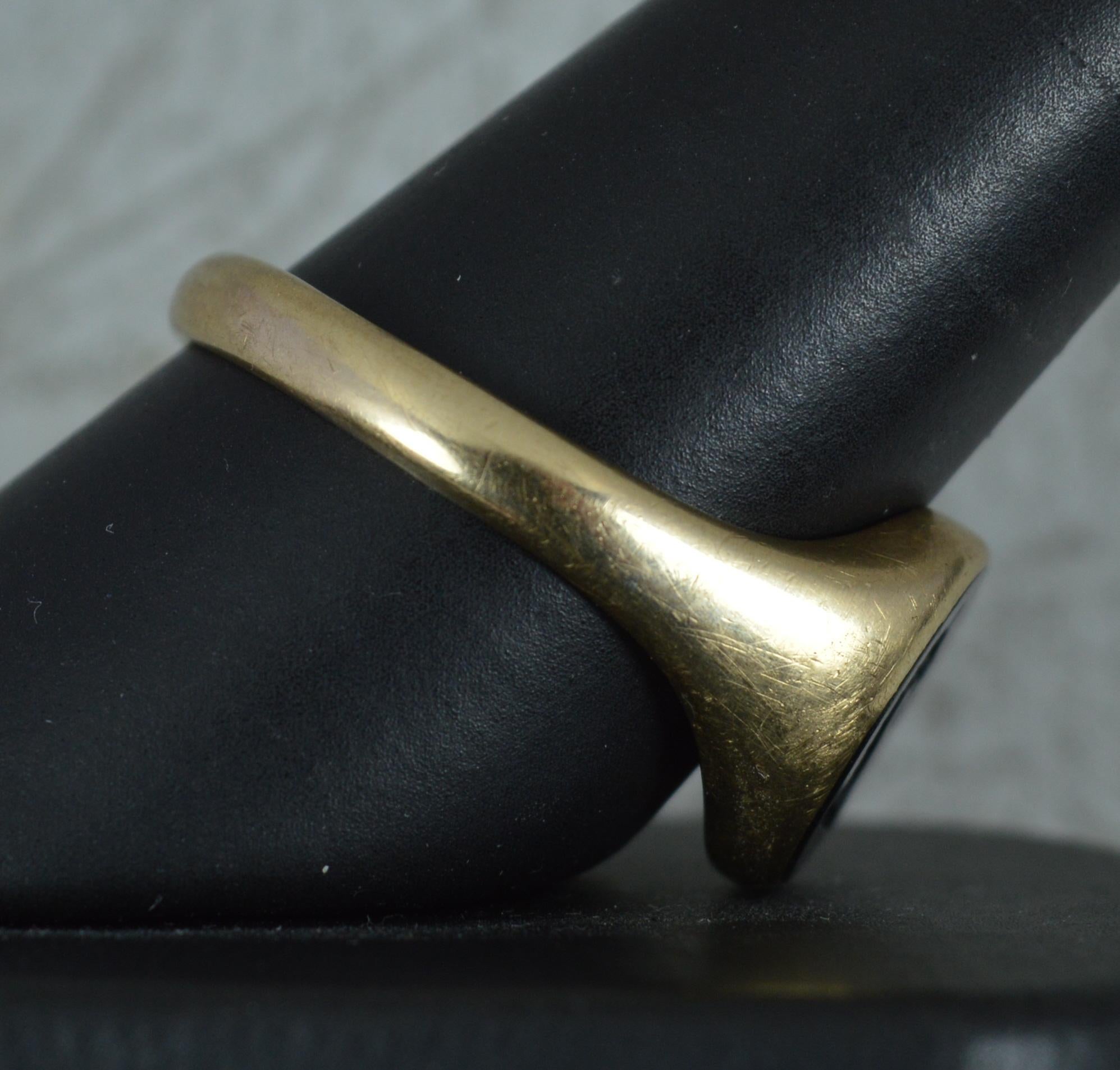 Women's or Men's Vintage 9 Carat Gold Onyx Horse Head Signet Intaglio Seal Ring For Sale