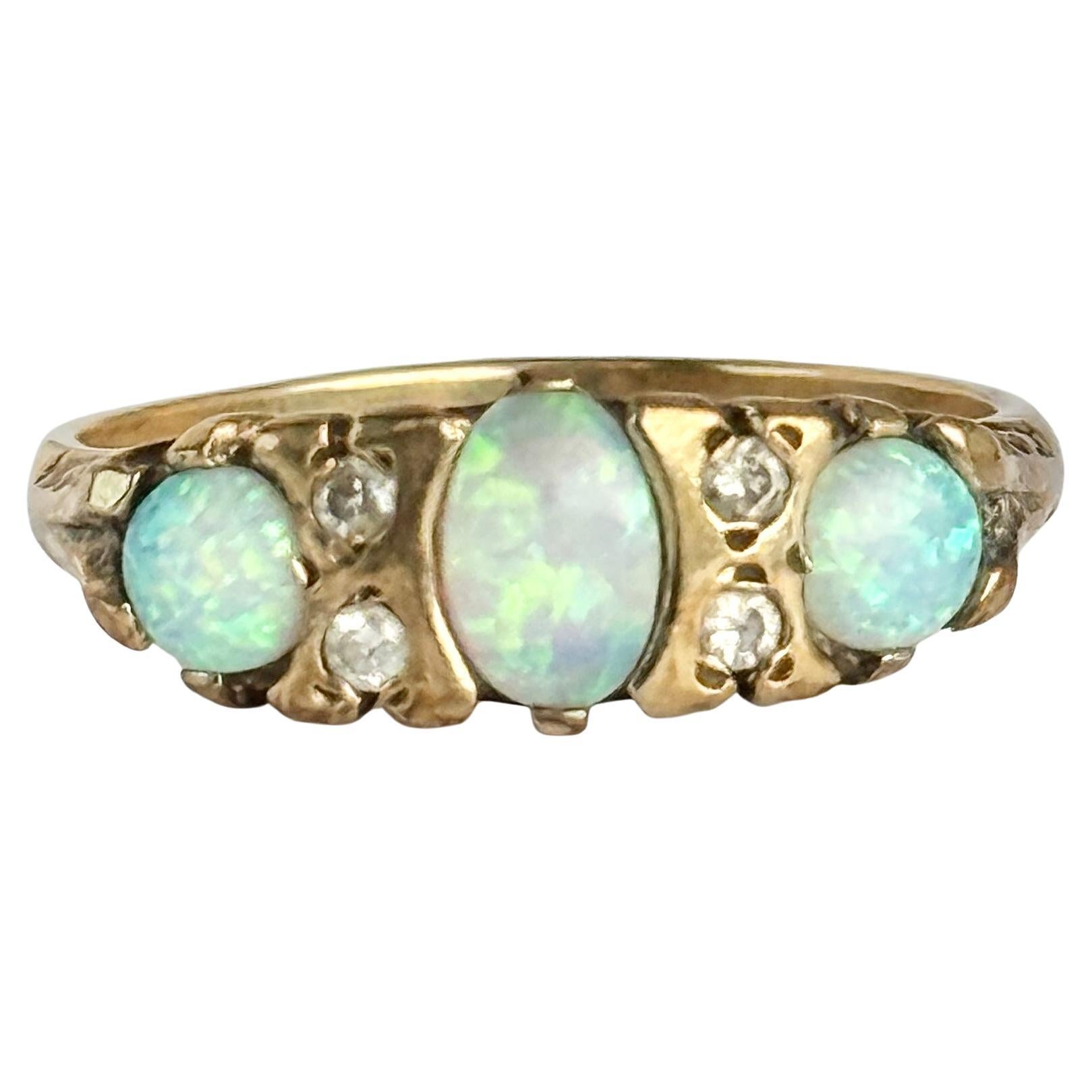 Anello vintage in oro 9 carati con opale e diamanti