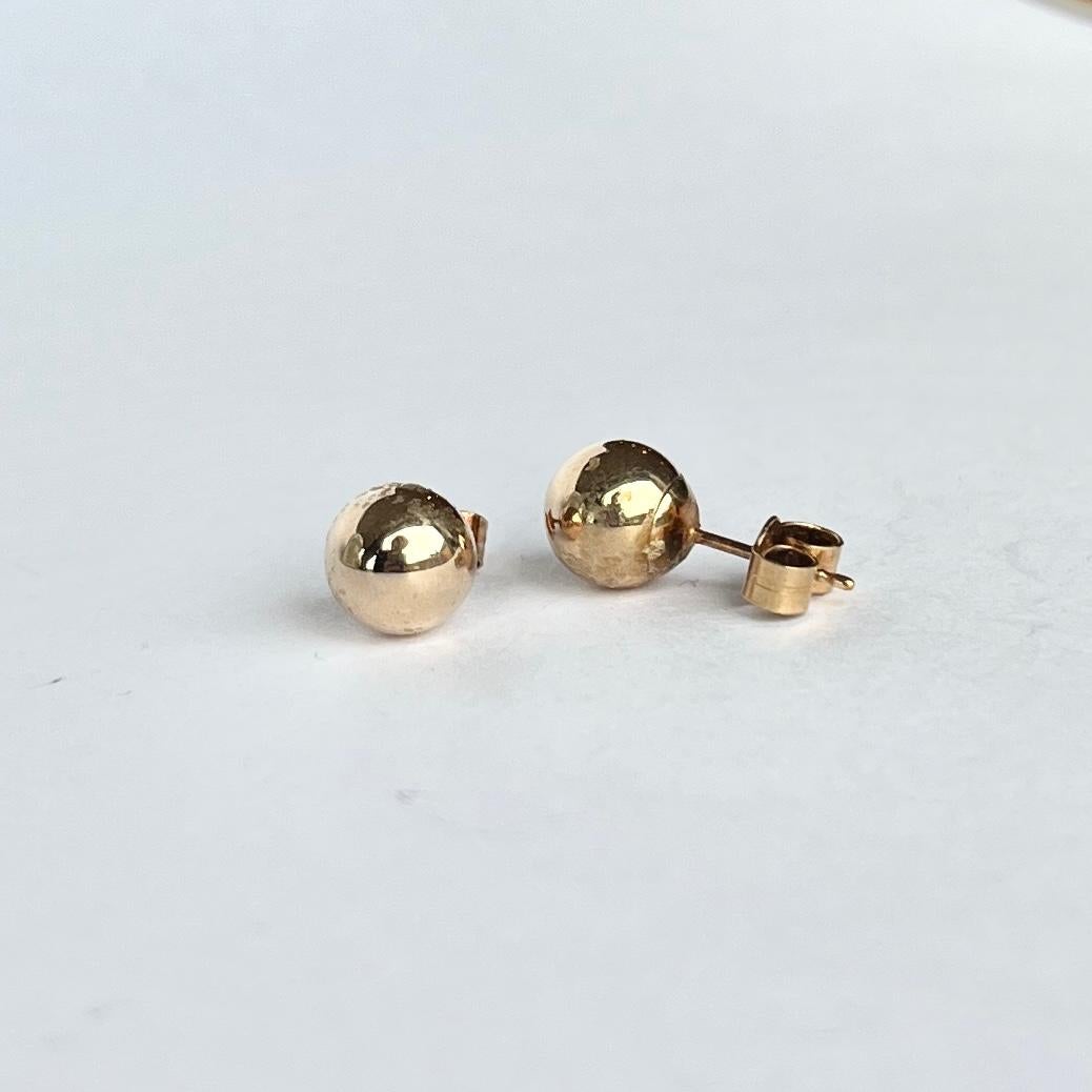 Vintage 9 Carat Gold Orb Earring In Good Condition For Sale In Chipping Campden, GB