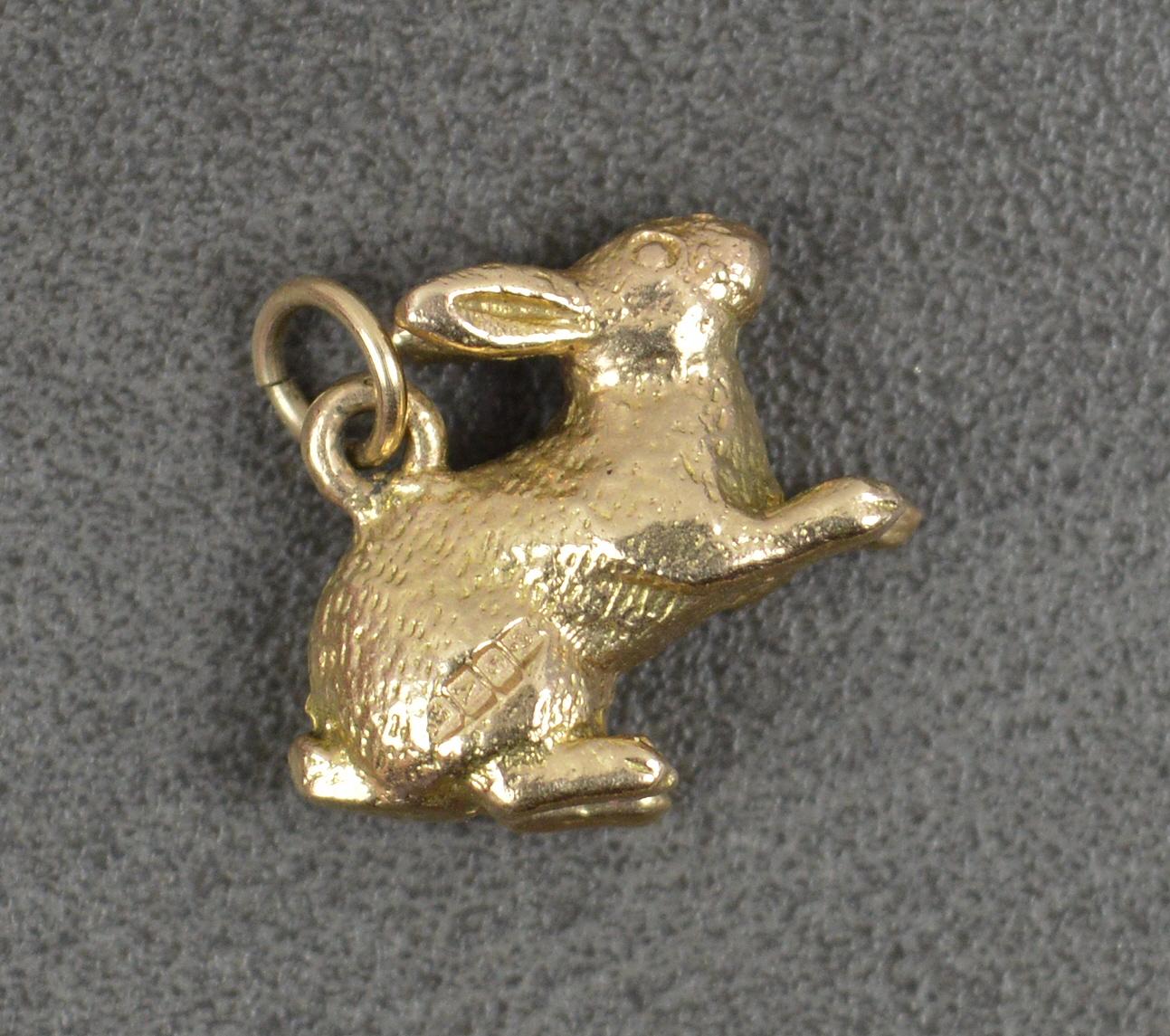 
A solid 9 carat gold charm pendant. Rabbit or hare shape.


Condition ; Very Good. Crisp design. Light general wear.

Please view photographs though note they are significantly bigger than the actual item and show any blemishes up more than in real