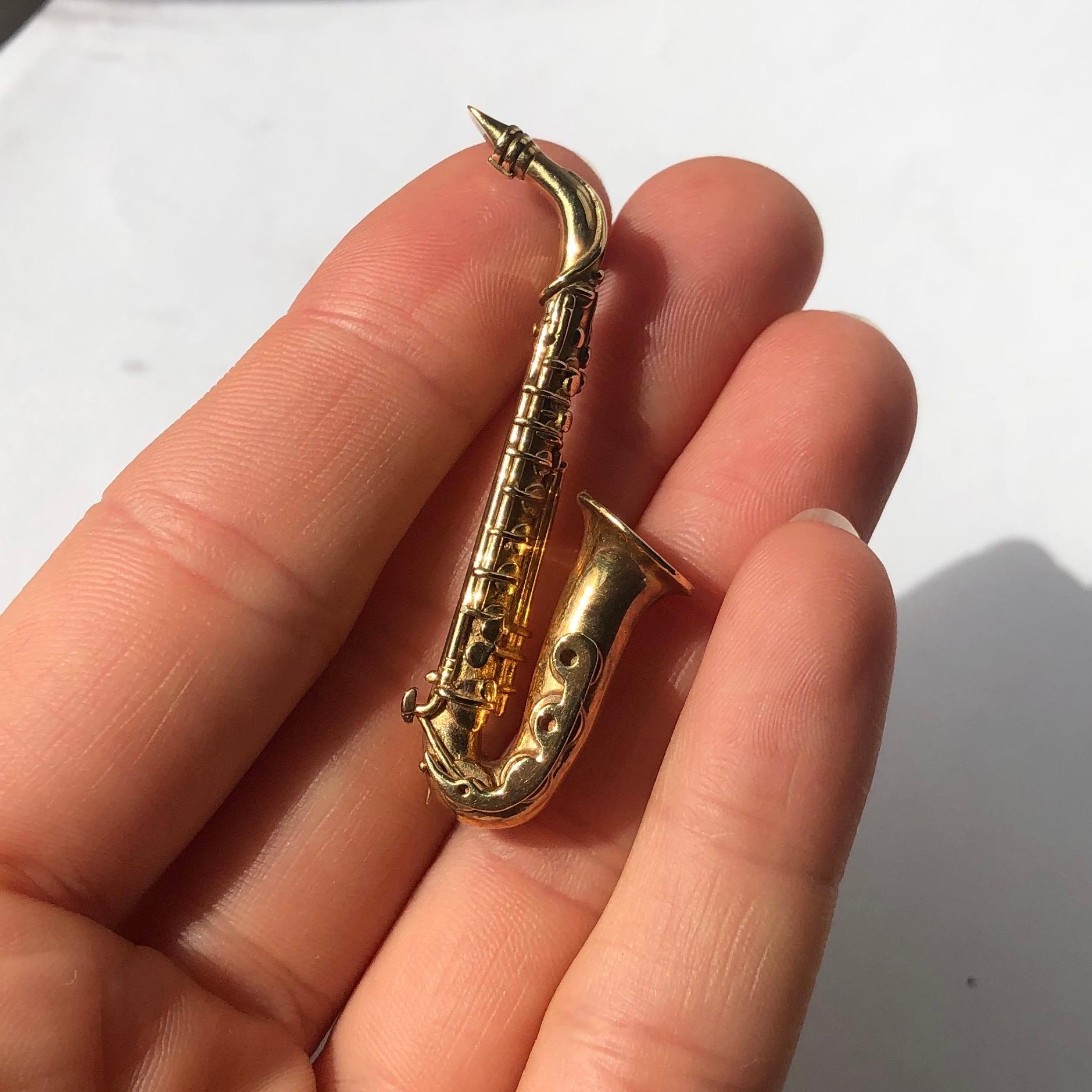 Vintage 9 Carat Gold Saxophone Brooch In Excellent Condition In Chipping Campden, GB
