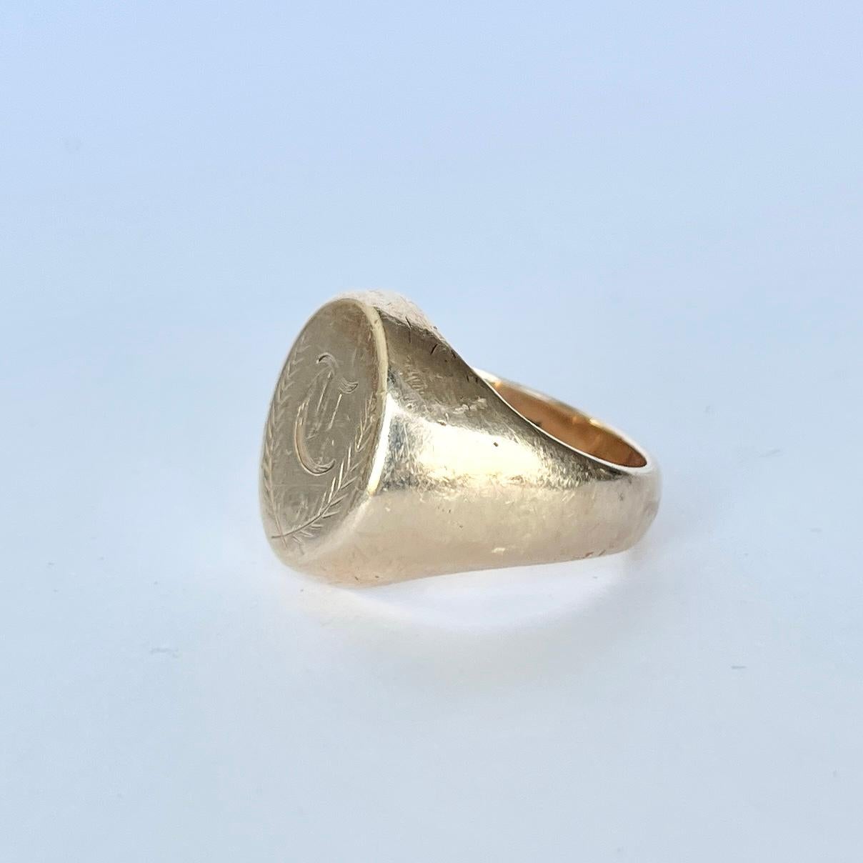 Vintage 9 Carat Gold Shield Signet Ring 1