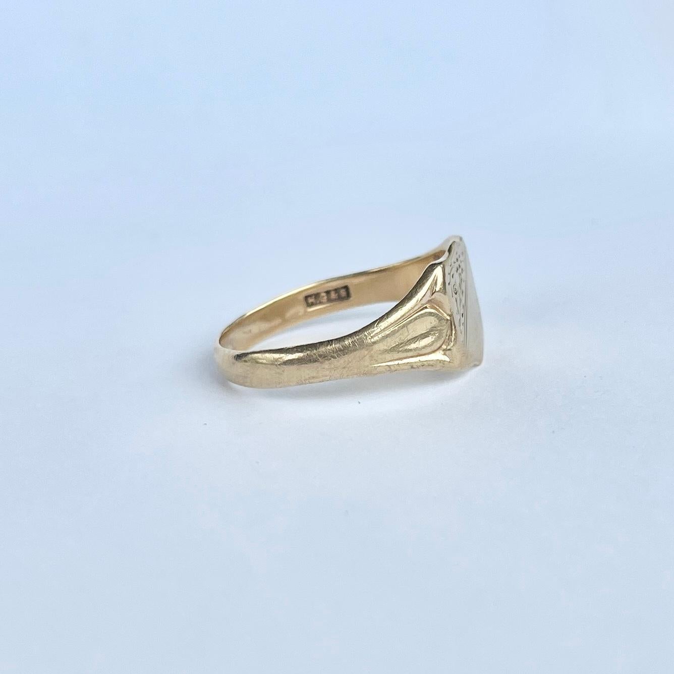 Vintage 9 Carat Gold Shield Signet Ring For Sale 1
