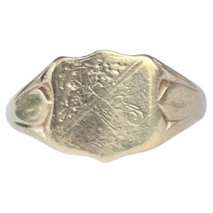 Vintage 9 Carat Gold Shield Signet Ring