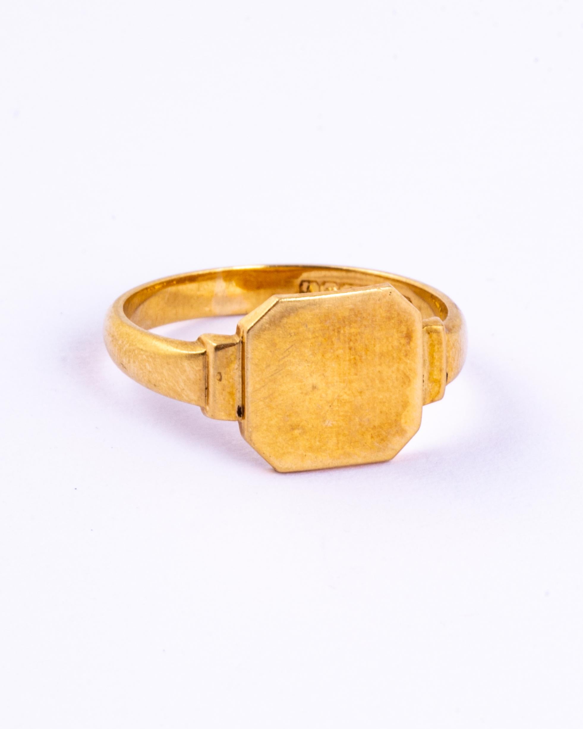 This lovely 9ct gold signet ring has some great detail. The Octagonal shape face on this ring has crisp edges and stepped shoulders. 

Ring Size: T 1/2 or 9 3 /4
Width At Widest Point: 11mm

Weight: 3.6g