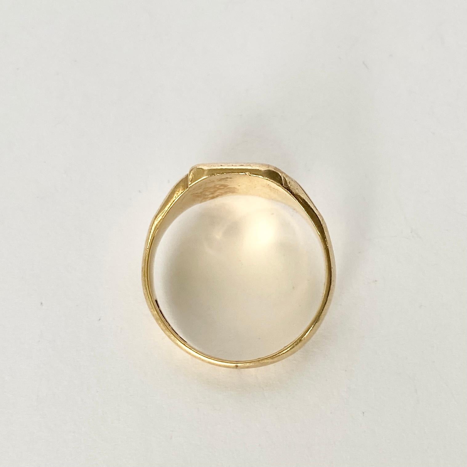 This sweet signet is modelled in 9ct gold and has a smooth face with detailed shoulders. Fully hallmarked Birmingham 1941.

Ring Size: W 1/2 or 11 1/4
Face Dimensions: 14x11mm 

Weight: 7.3g