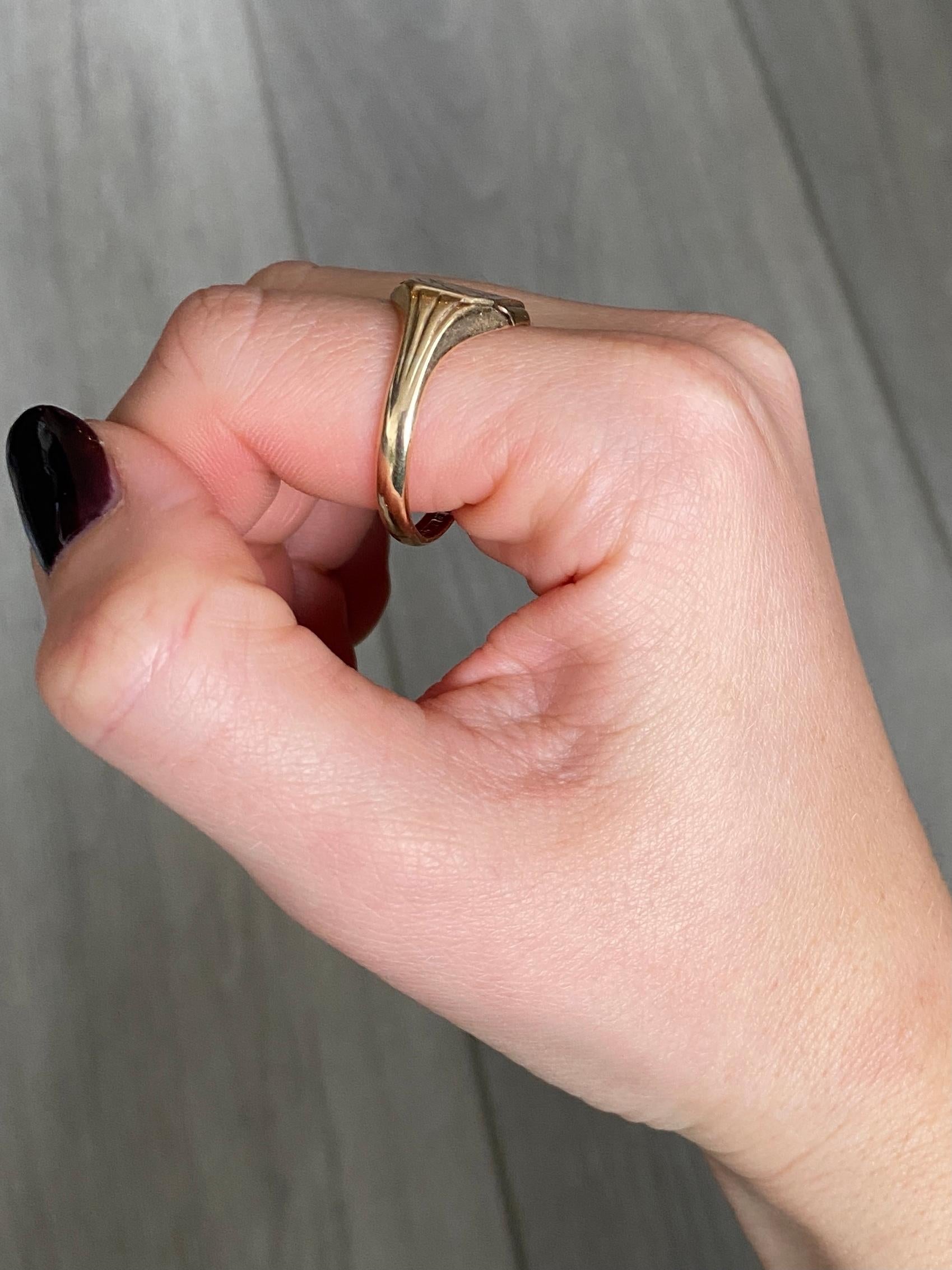 This sweet signet is modelled in 9ct gold and has a face with the initials 'JDS' engraved into it.  Fully hallmarked Birmingham 1958.

Ring Size: X 1/2 or 11 3/4
Face Dimensions: 14x13mm 

Weight: 7.9g