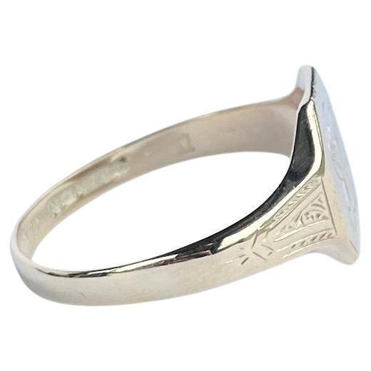 This sweet signet is modelled in 9ct gold. The colour of the ring is very soft yellow gold. Initial 'H'. The inside has an inscription reading 'From Mother 1941'. Fully hallmarked Birmingham 1937.

Ring Size: U or 10
Face Diameter: 11x11mm 

Weight: