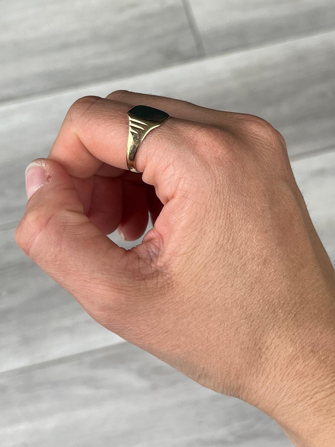 This sweet signet is modelled in 9ct gold. The colour of the ring is very soft yellow gold. Fully hallmarked Birmingham 1962.

Ring Size: R or 8 1/2 
Face Diameter: 11x10mm 

Weight: 2.6g