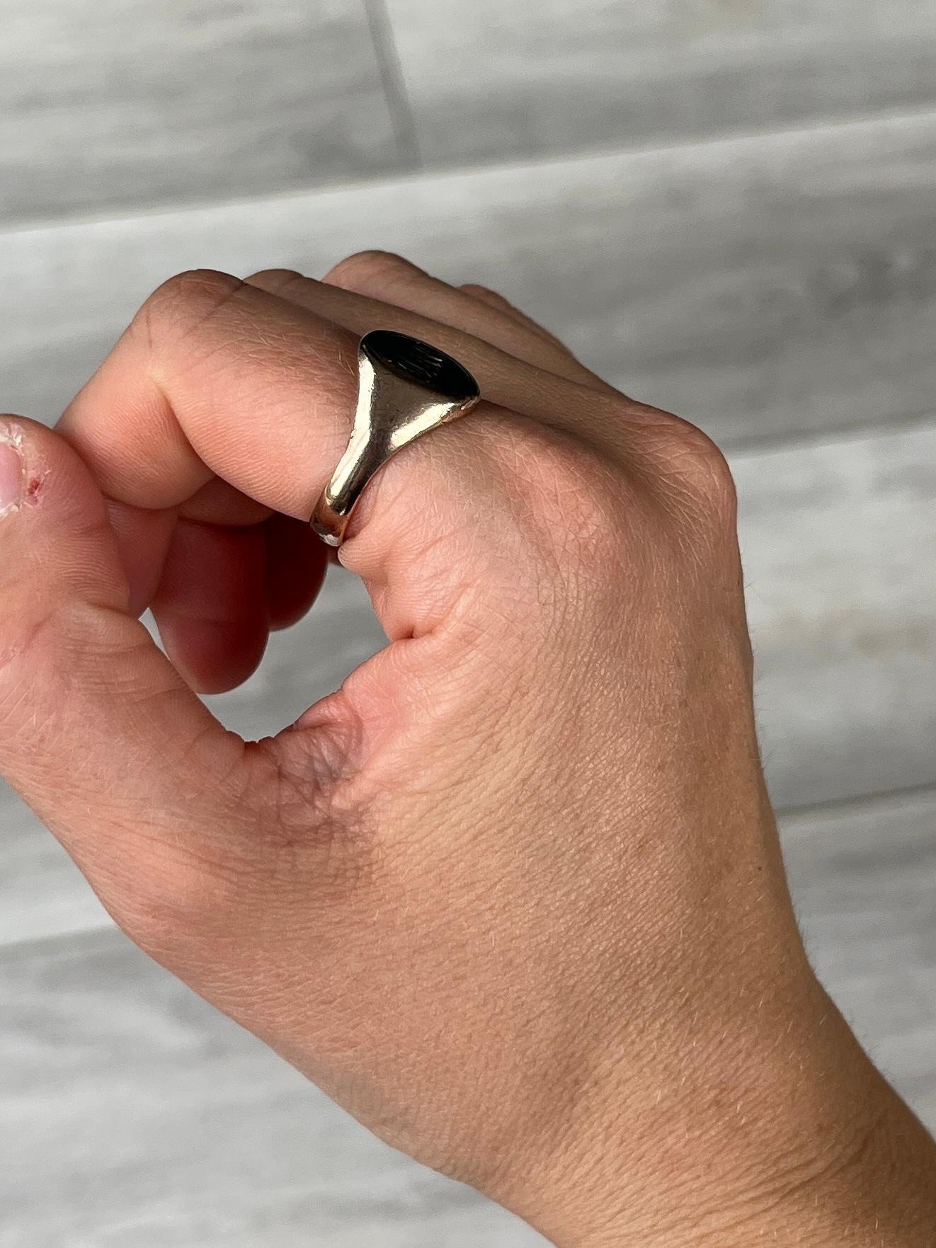 This signet is modelled in 9ct gold. The colour of the ring is bright yellow gold. Initials 'DAC' engraved onto the face.

Ring Size: R 1/2 or 8 3/4 
Face Diameter: 13x11mm 

Weight: 5.6g