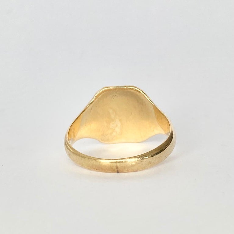 Vintage 9 Carat Gold Signet Ring For Sale at 1stDibs