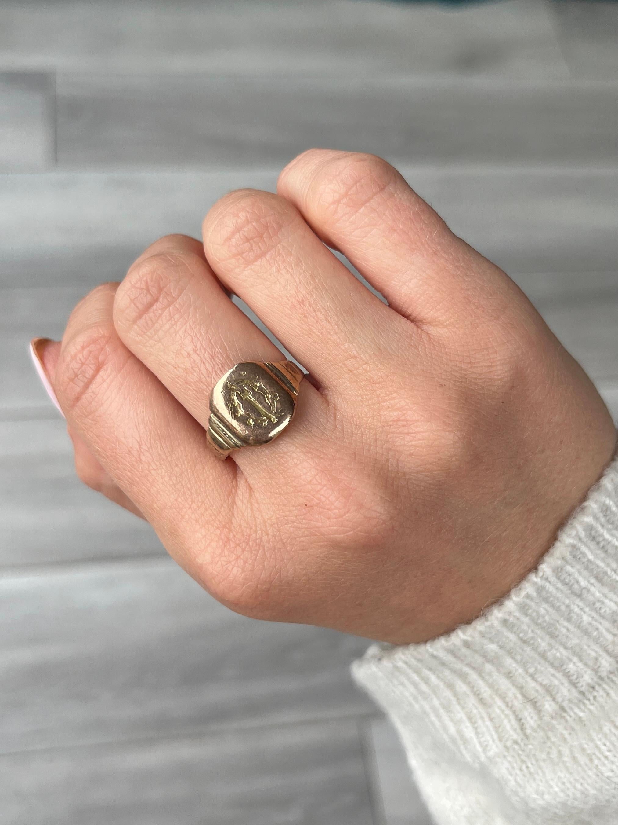 Anello con sigillo d'epoca in oro 9 carati In condizioni buone in vendita a Chipping Campden, GB