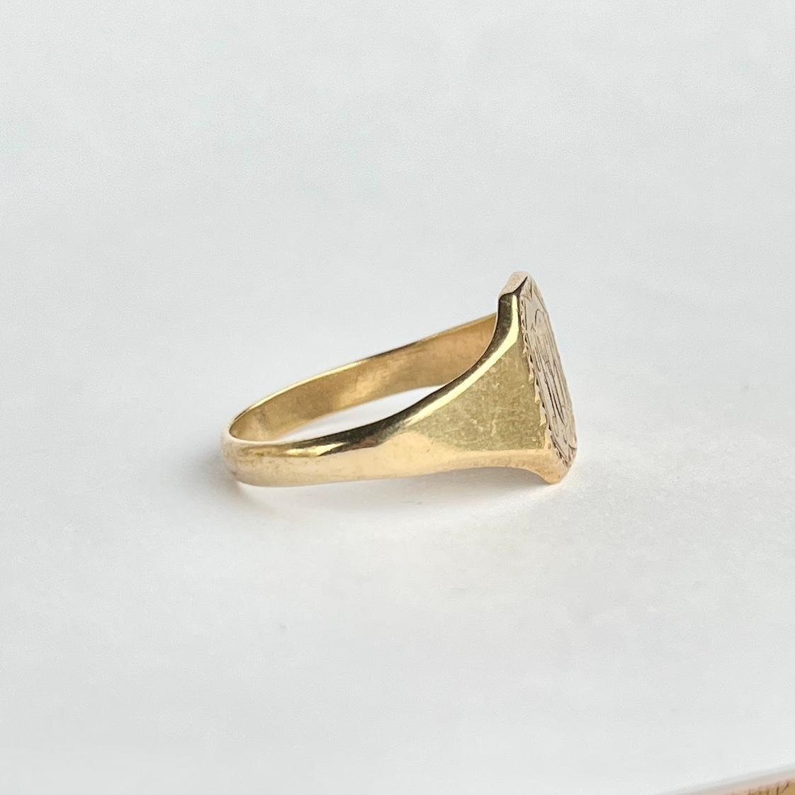 Vintage 9 Carat Gold Signet Ring In Good Condition For Sale In Chipping Campden, GB