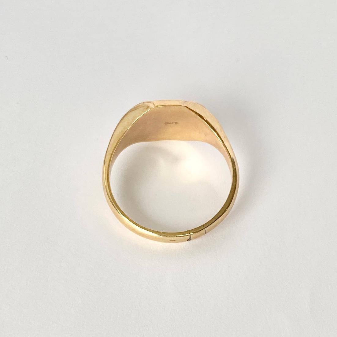 Vintage 9 Carat Gold Signet Ring In Good Condition For Sale In Chipping Campden, GB