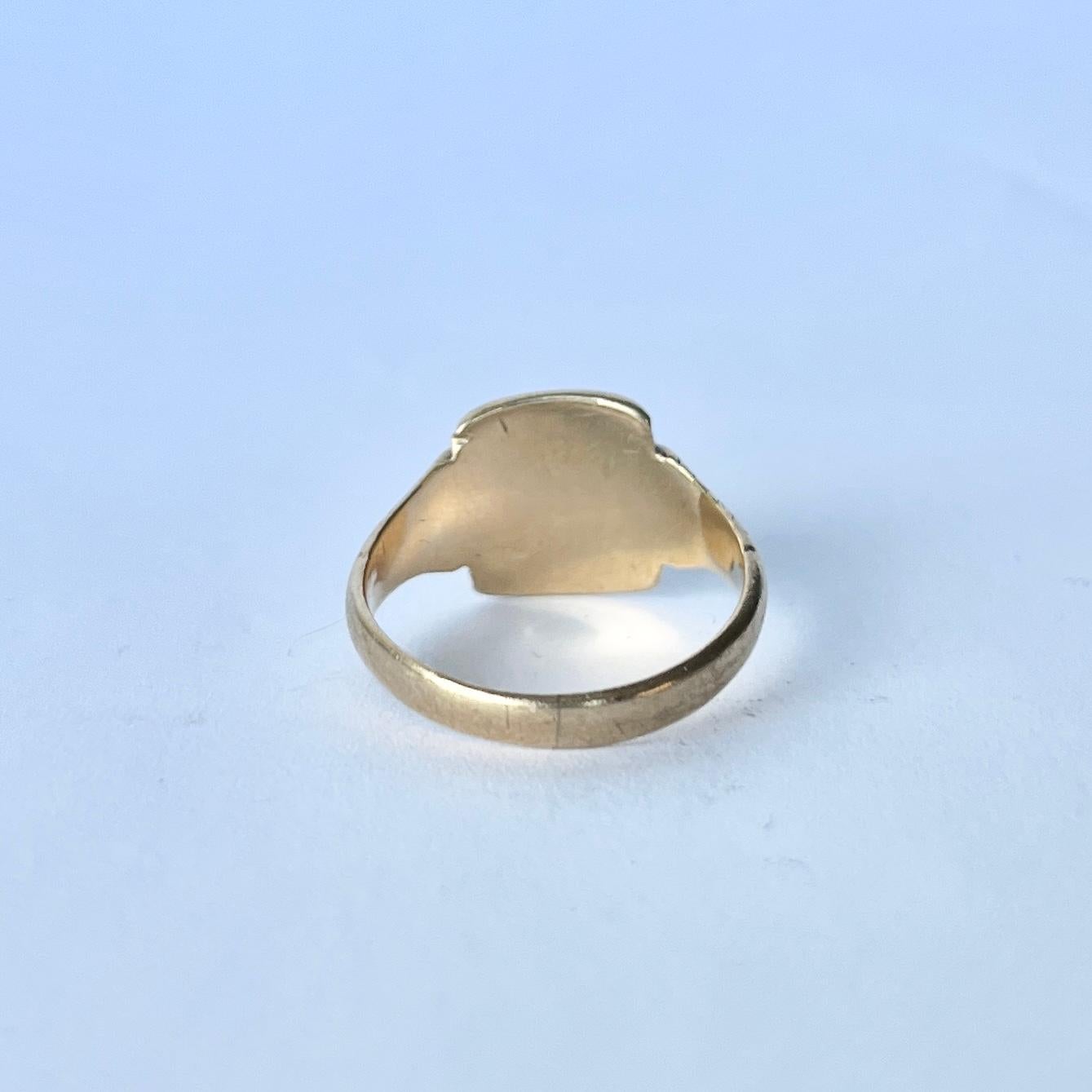 Women's or Men's Vintage 9 Carat Gold Signet Ring For Sale