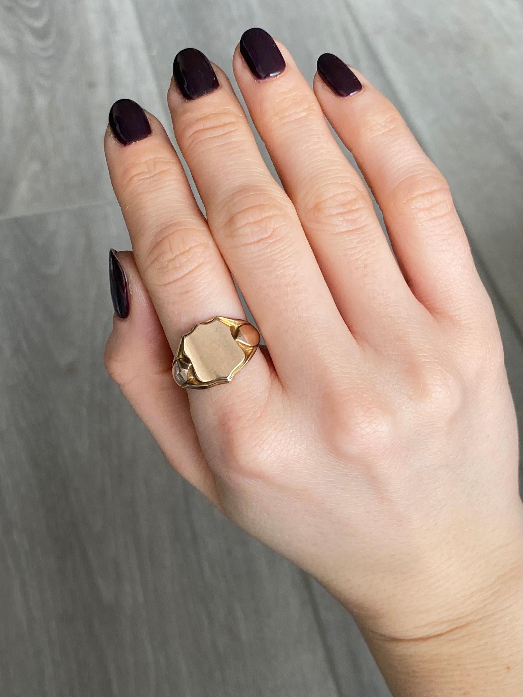 Women's or Men's Vintage 9 Carat Gold Signet Ring