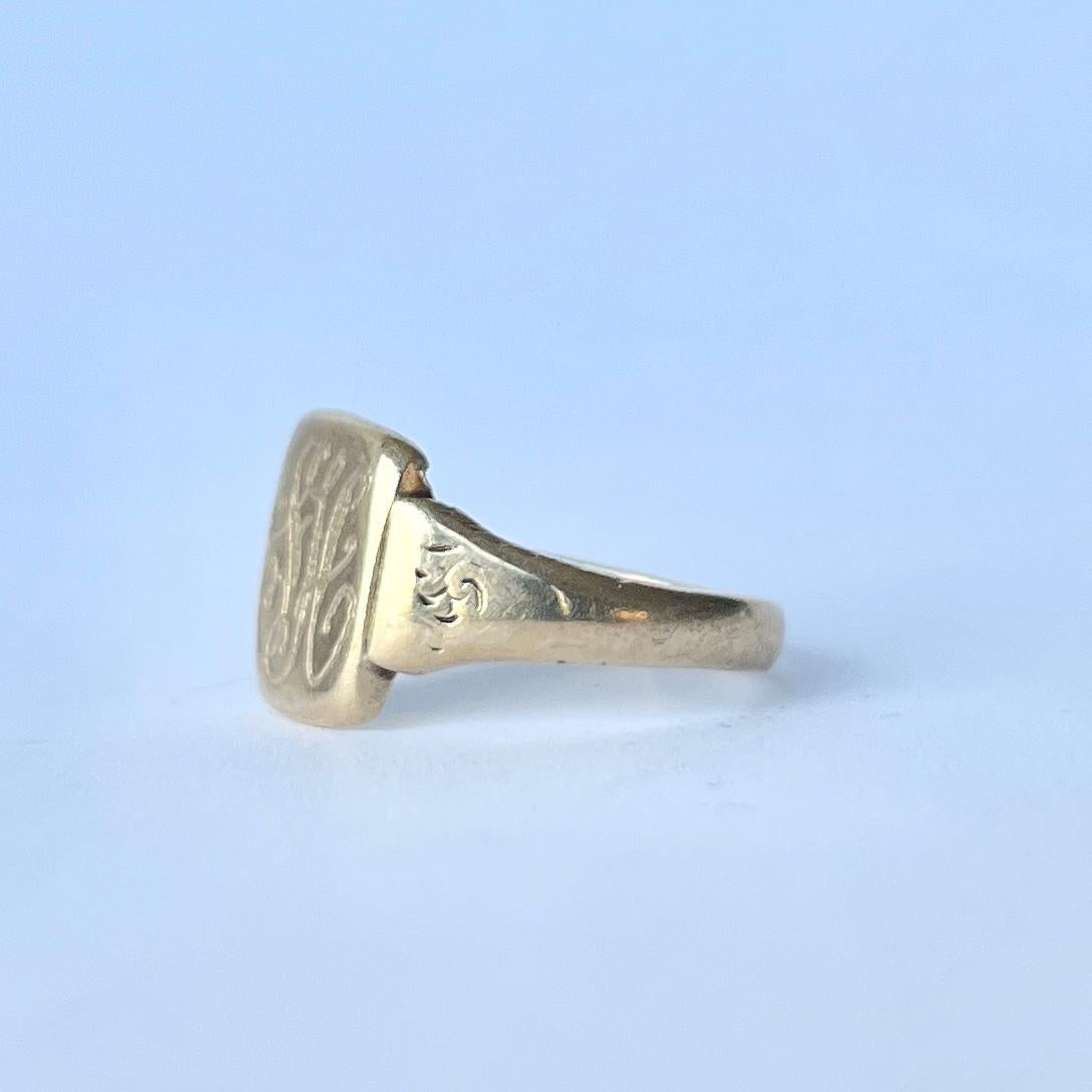 Vintage 9 Carat Gold Signet Ring For Sale 1