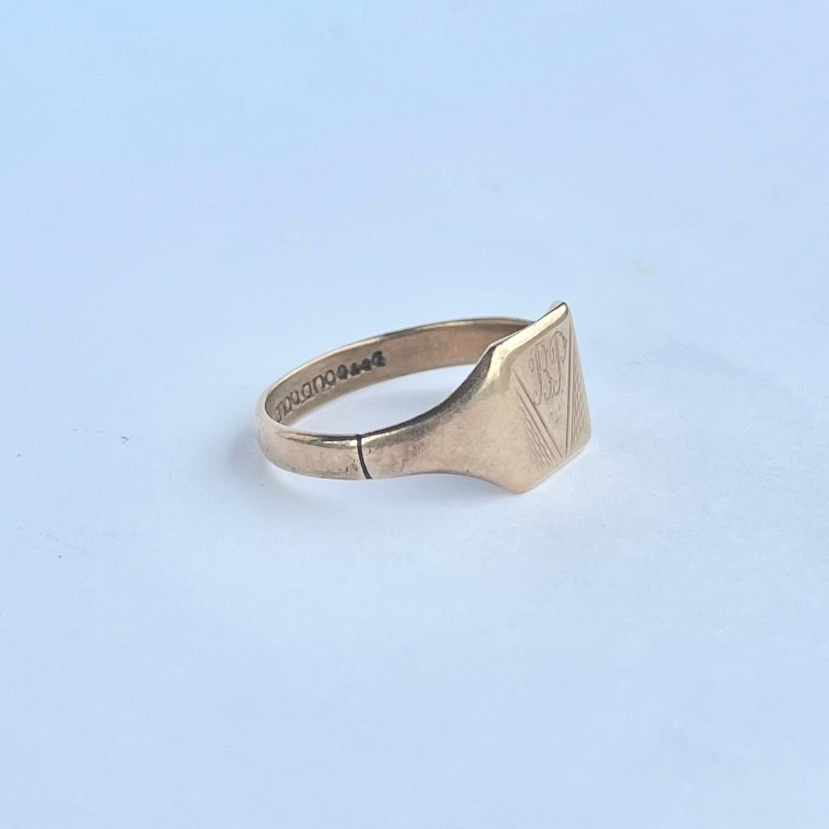 Anello con sigillo d'epoca in oro 9 carati in vendita 1