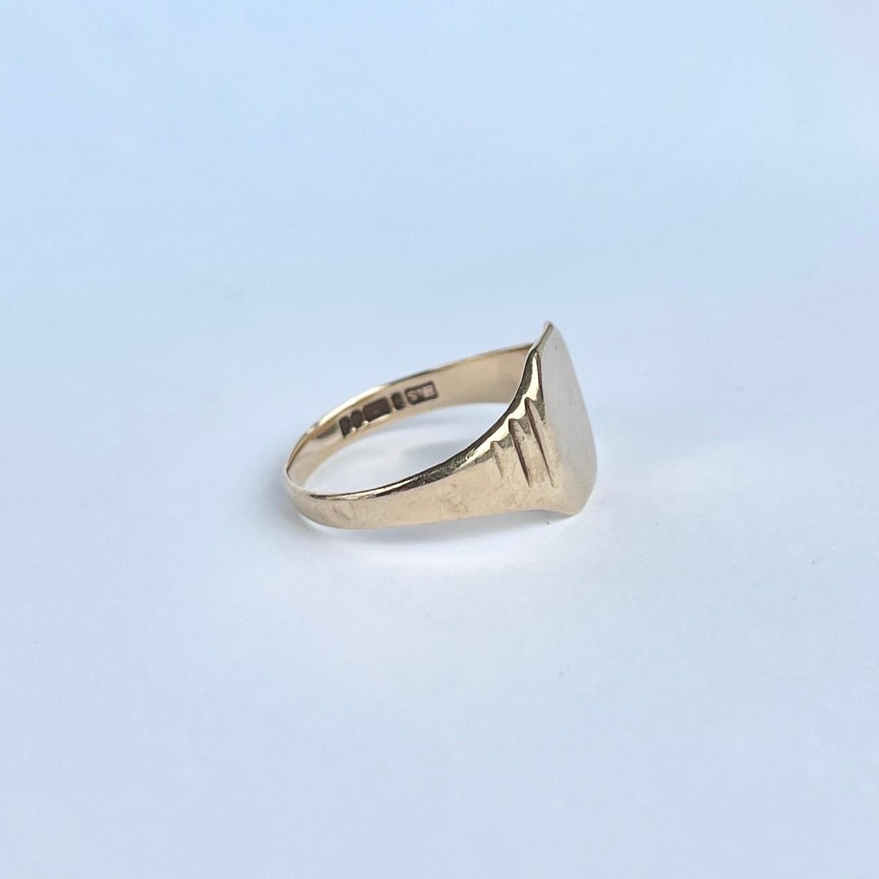 Vintage 9 Carat Gold Signet Ring For Sale 1
