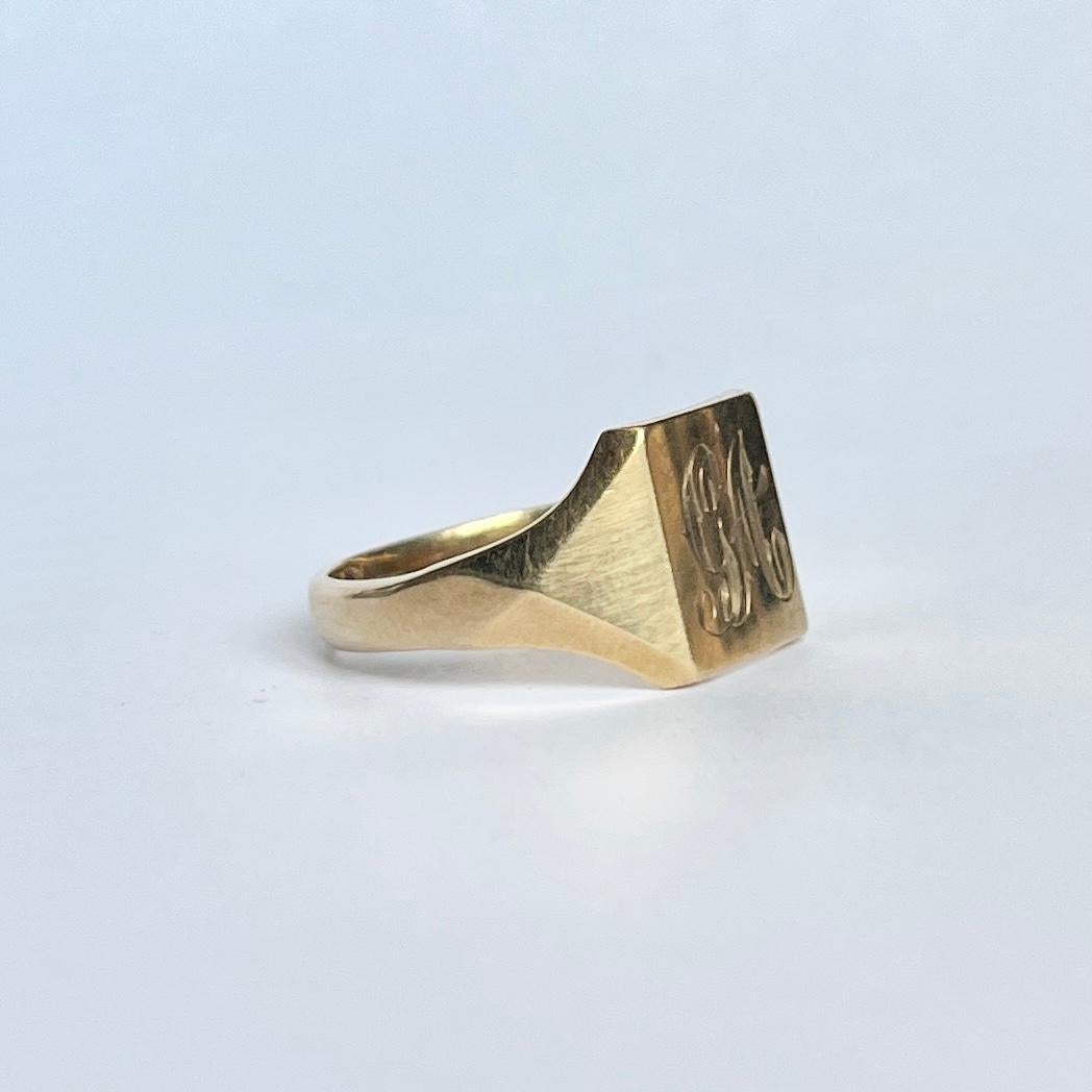Vintage 9 Carat Gold Signet Ring For Sale 1
