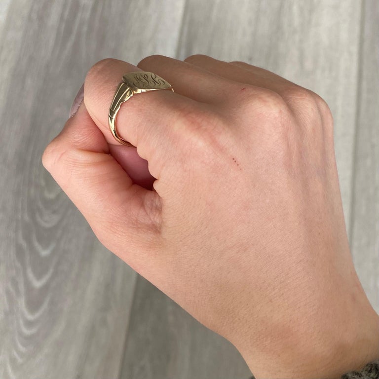Vintage 9 Carat Gold Ring For Sale at 1stDibs