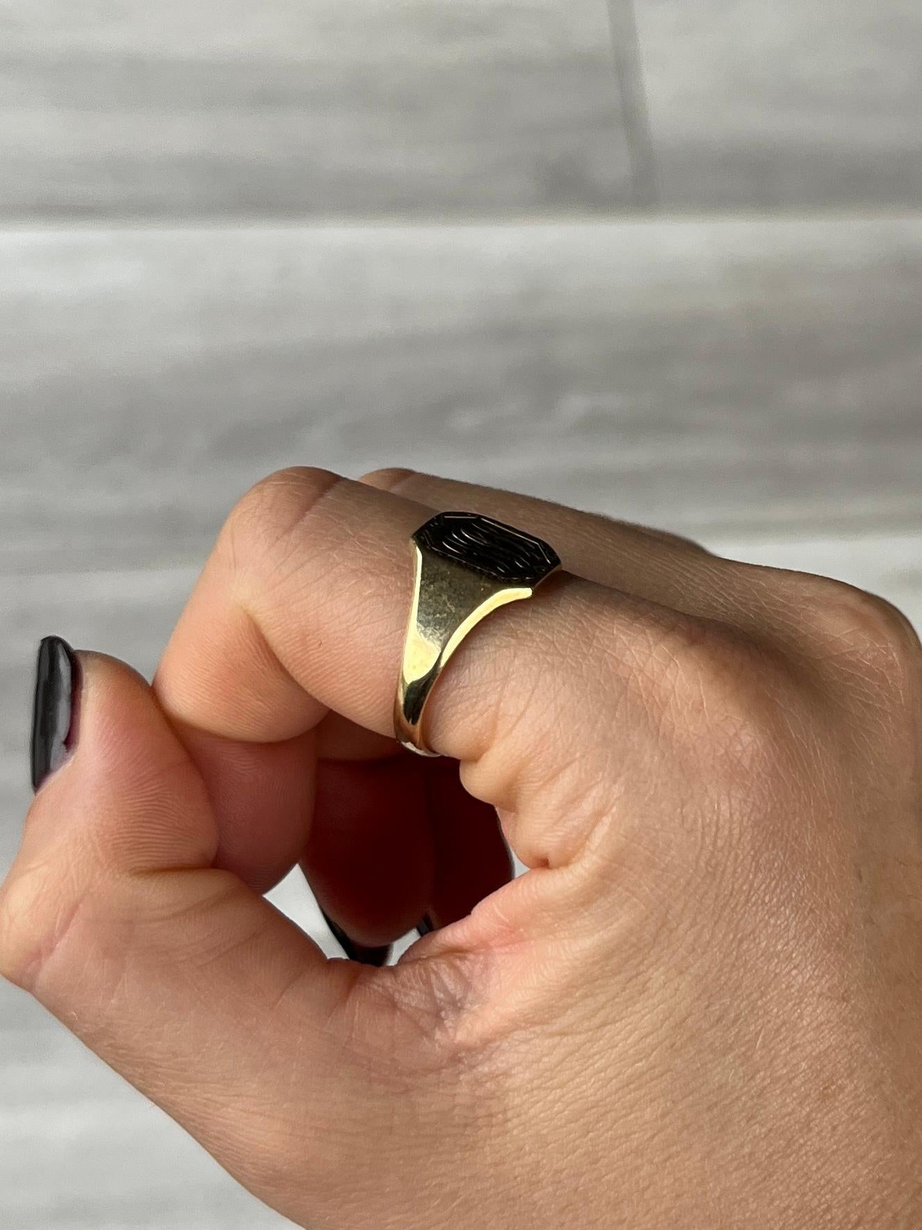 Vintage 9 Carat Gold Signet Ring For Sale 2