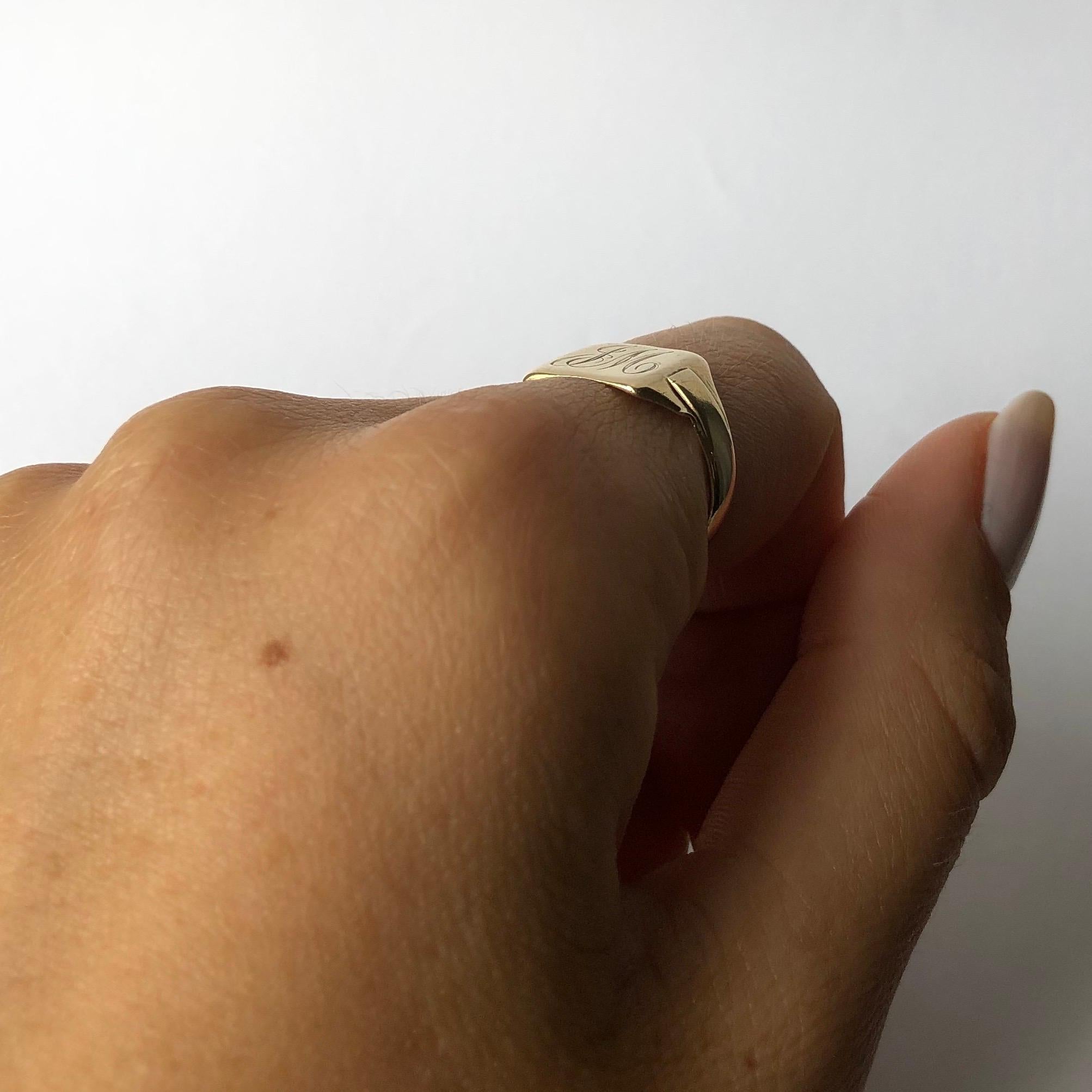 Women's or Men's Vintage 9 Carat Gold Signet Ring
