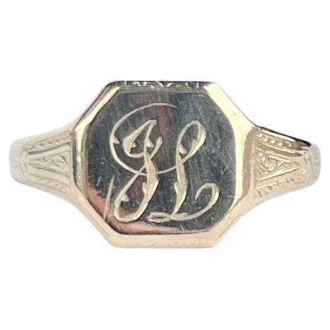 Vintage 9 Carat Gold Signet Ring For Sale