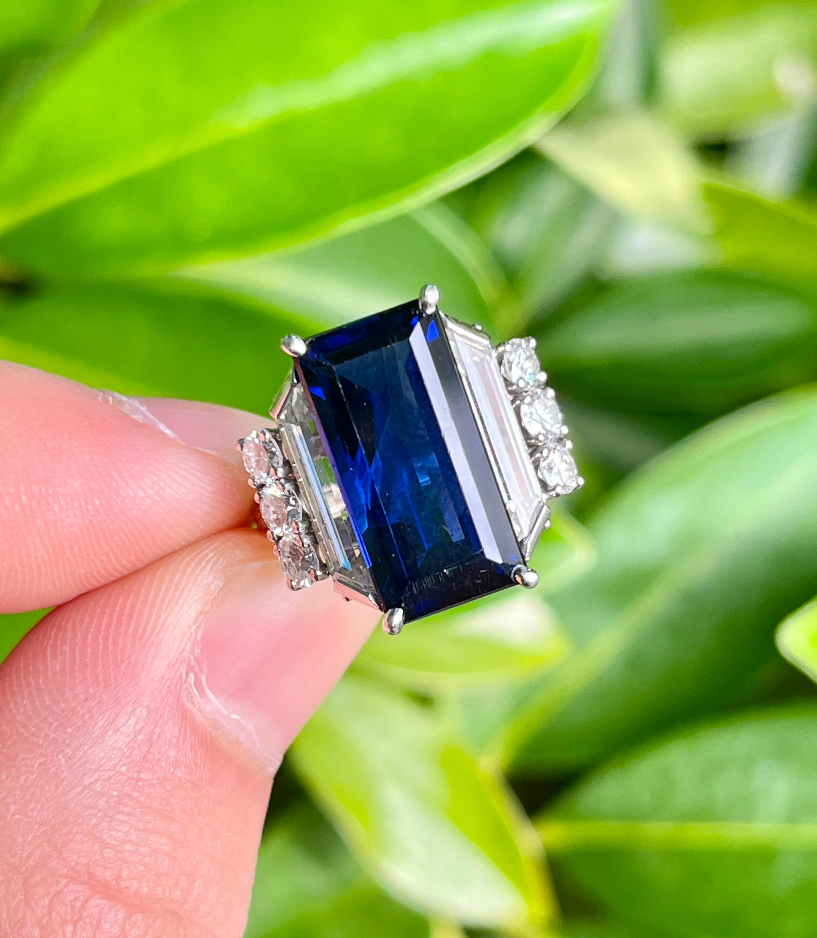 Art Deco GRS Cert. Vintage 8.5 Carat Vivd Blue Sapphire & Trapezoid Diamond Platinum Ring For Sale
