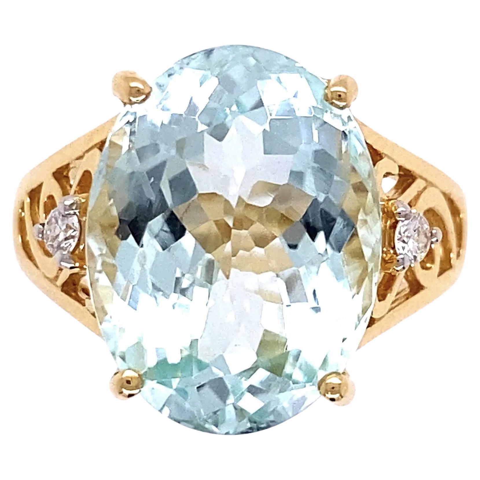 Vintage 9 Carat Oval Aquamarine Diamond Gold Ring For Sale