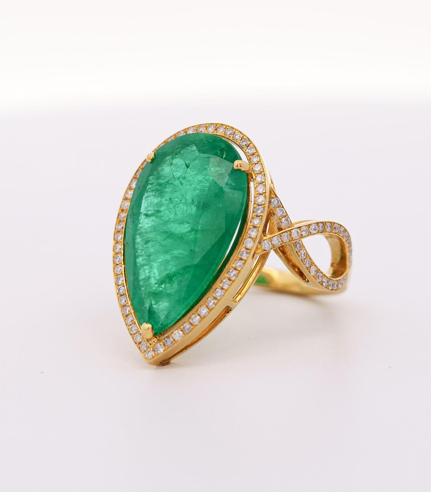 Vintage 9 Carat Pear Cut Zambian Emerald & Diamond Halo Ring Jacket in 18K Gold In Excellent Condition For Sale In Miami, FL