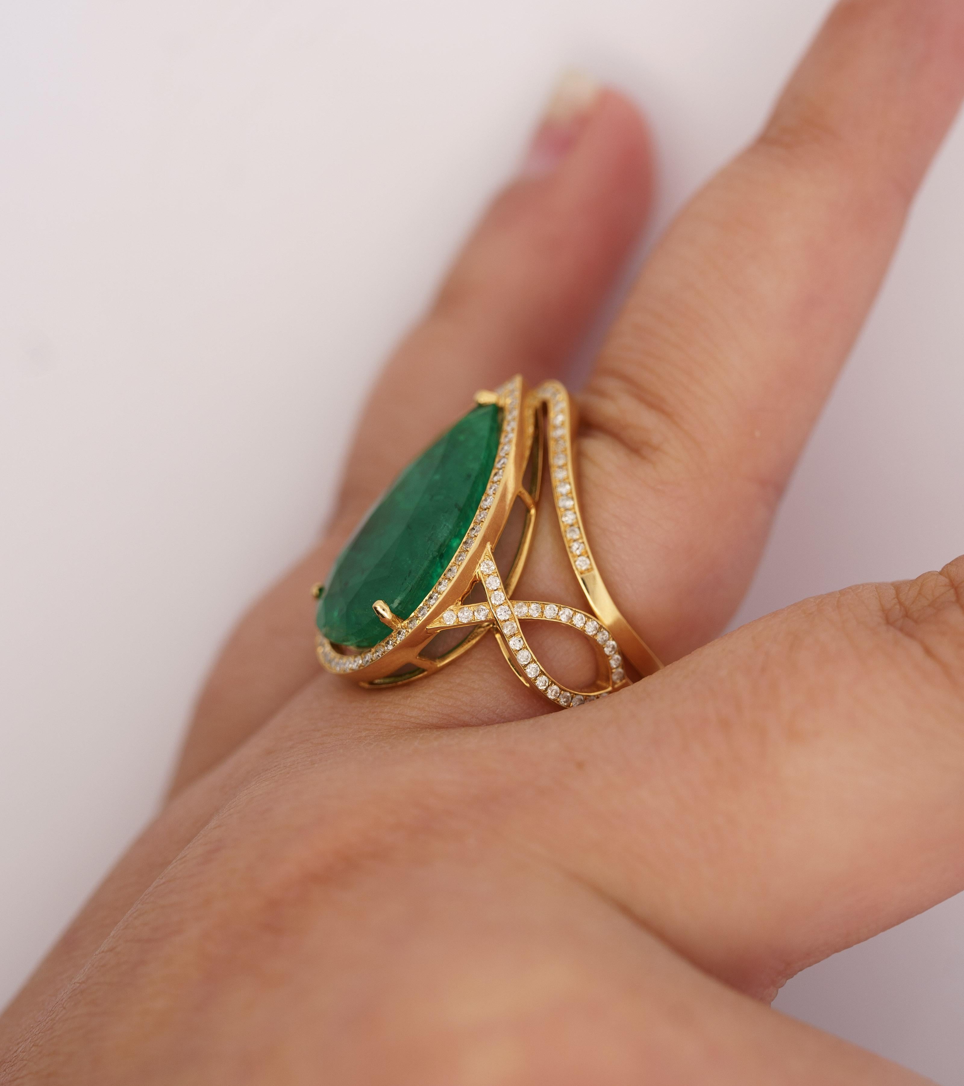 Vintage 9 Carat Pear Cut Zambian Emerald & Diamond Halo Ring Jacket in 18K Gold For Sale 4