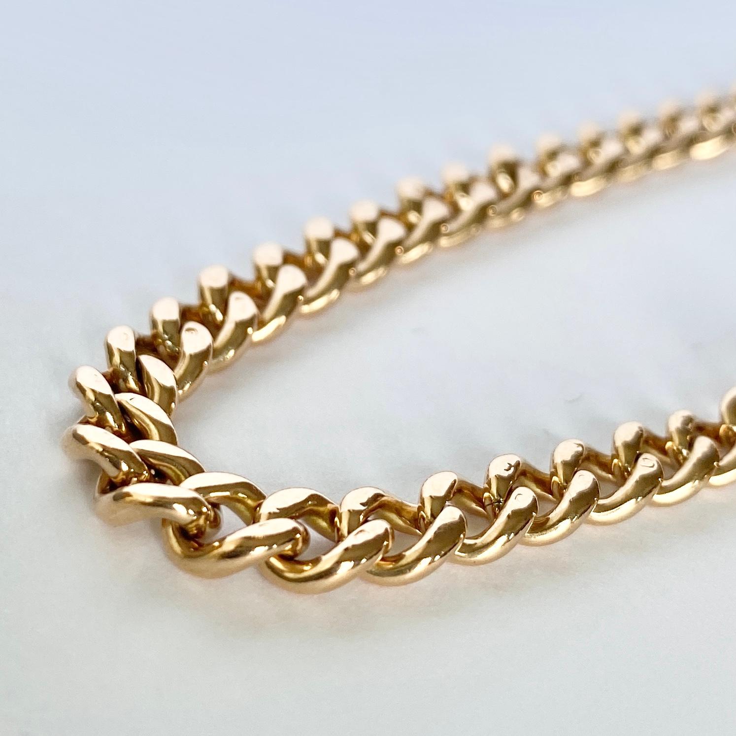 This is a classic curb bracelet modelled in 9ct rose gold and has a heart padlock as the method of fastening. 

Length: 19cm 
Chain Width: 7mm

Weight: 18g