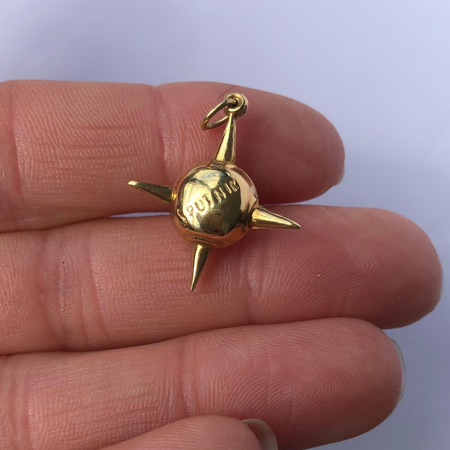 Vintage 9 Carat Sputnik Charm Pendant In Good Condition In Chipping Campden, GB