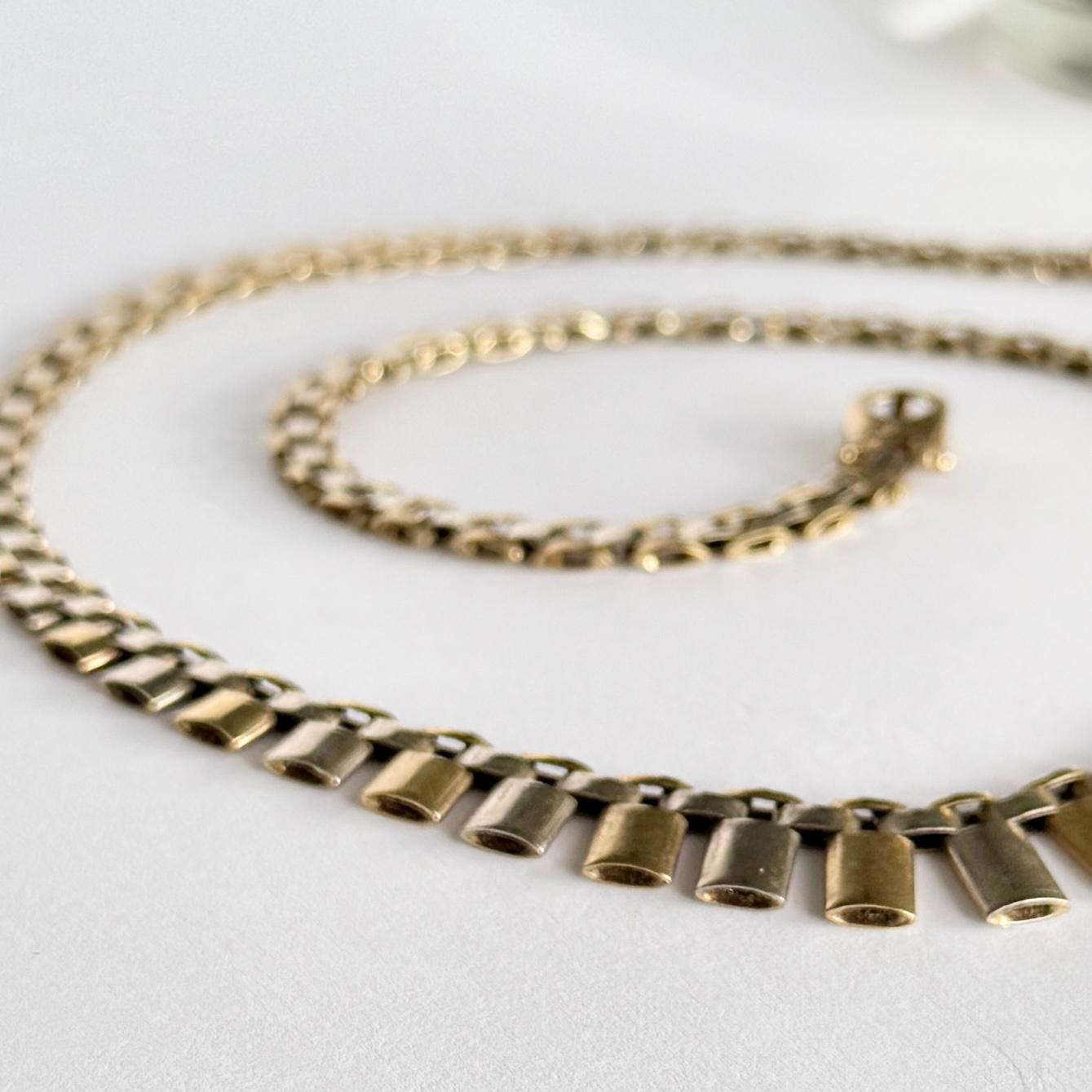 Vintage A Link in oro bianco e giallo 9 carati - Collana con frange In condizioni buone in vendita a Chipping Campden, GB