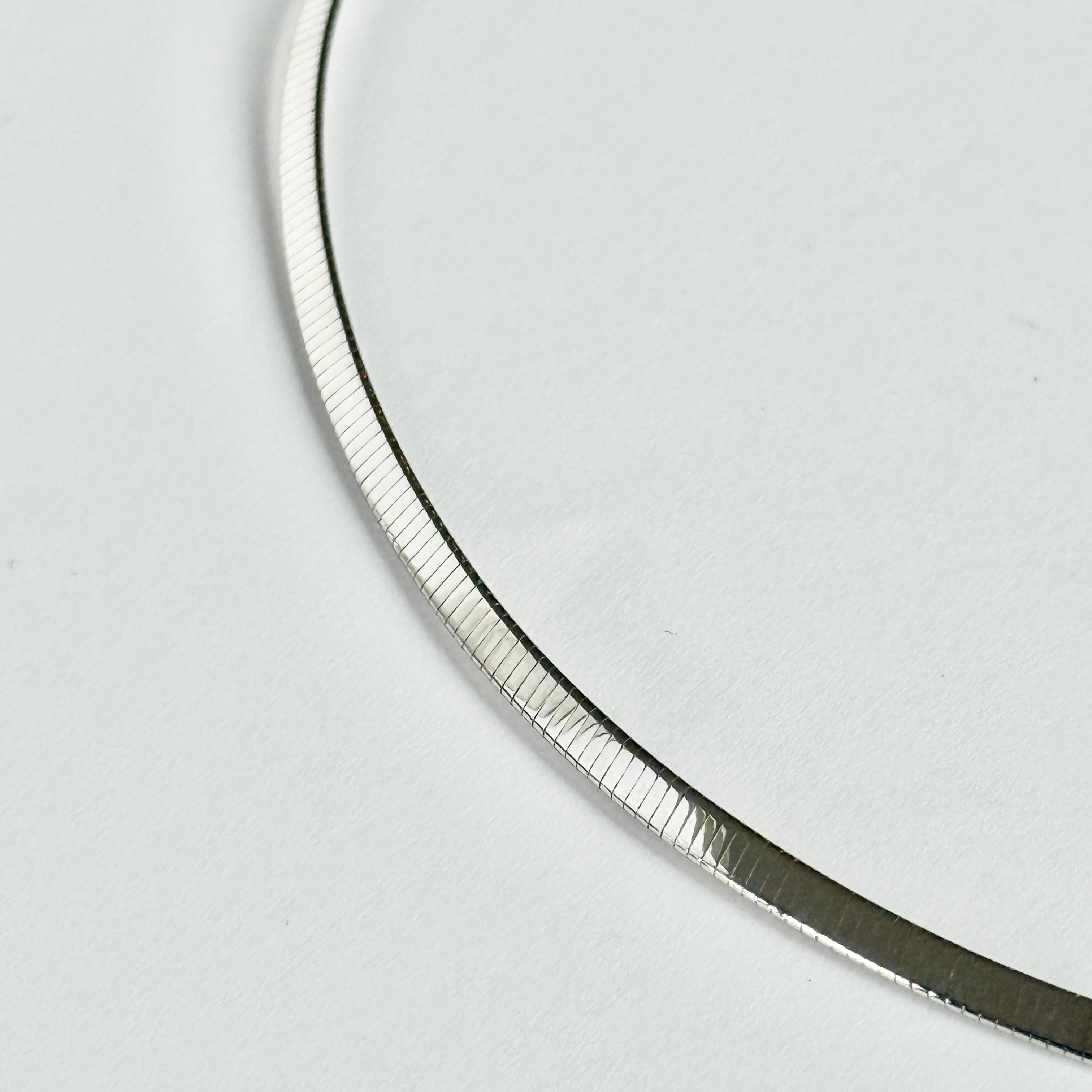 Collana con catena d'oro bianco vintage a 9 carati In condizioni buone in vendita a Chipping Campden, GB