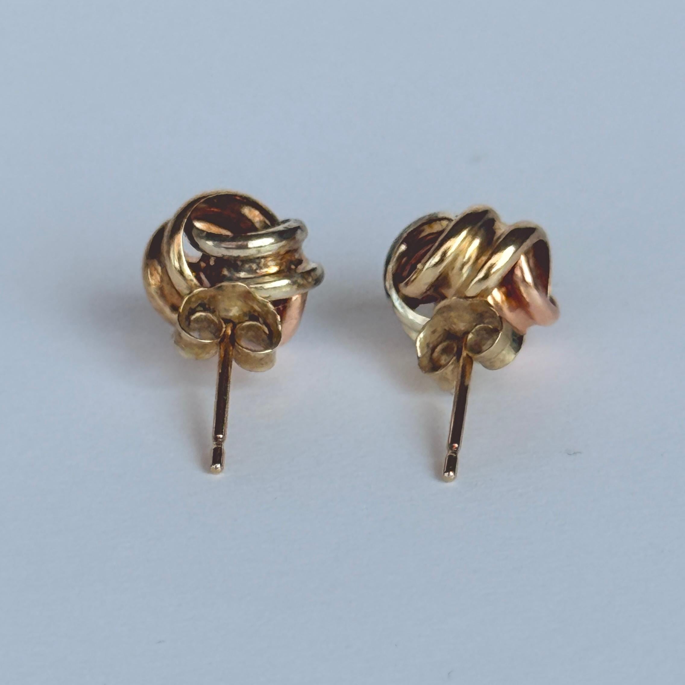Pendiente vintage de nudo de oro blanco, rosa y amarillo de 9 quilates en Bueno estado para la venta en Chipping Campden, GB