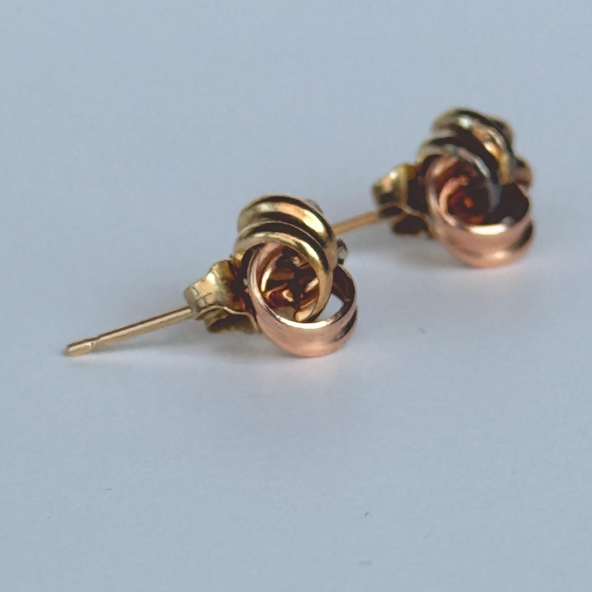 Femenino o masculino Pendiente vintage de nudo de oro blanco, rosa y amarillo de 9 quilates en venta