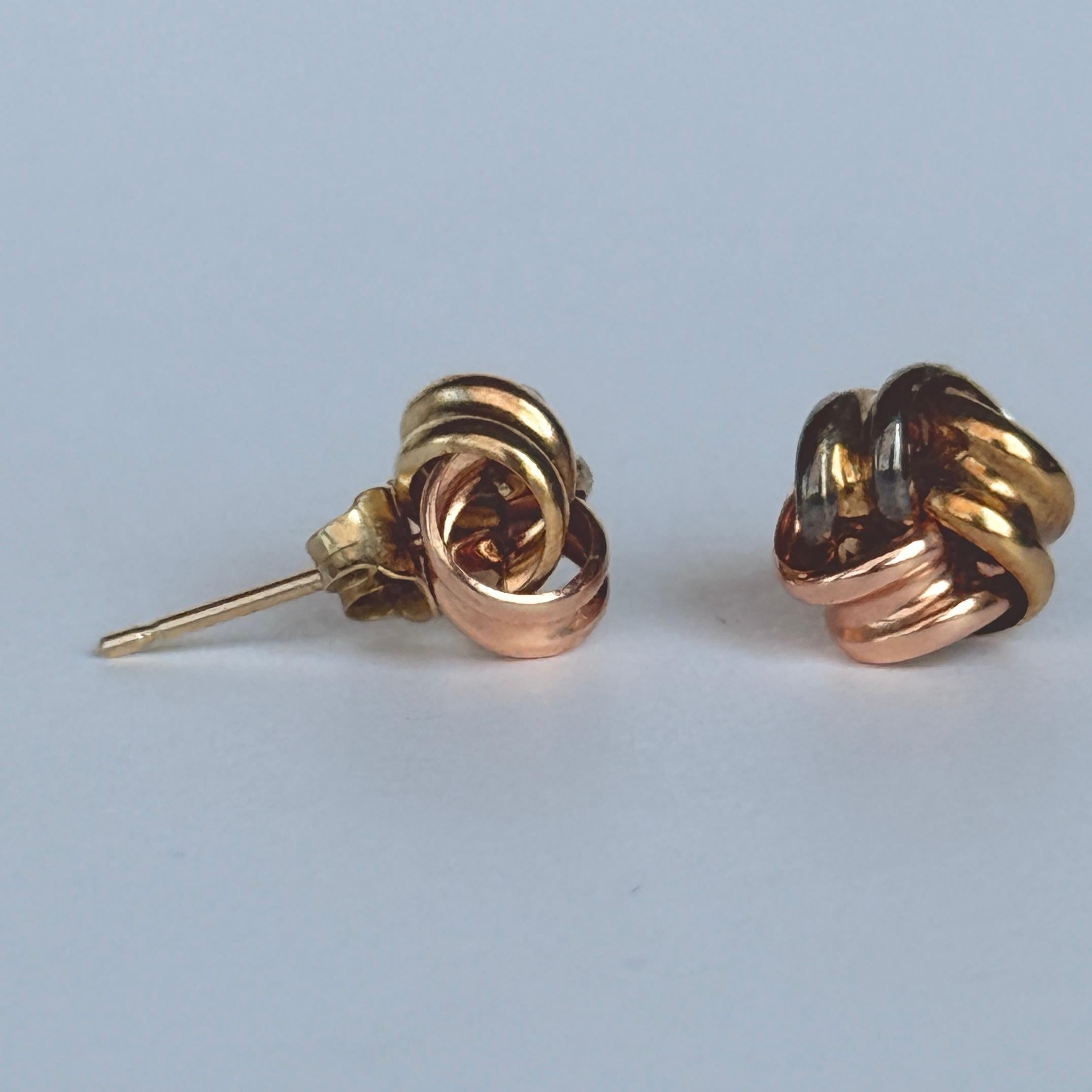 Pendiente vintage de nudo de oro blanco, rosa y amarillo de 9 quilates en venta 1