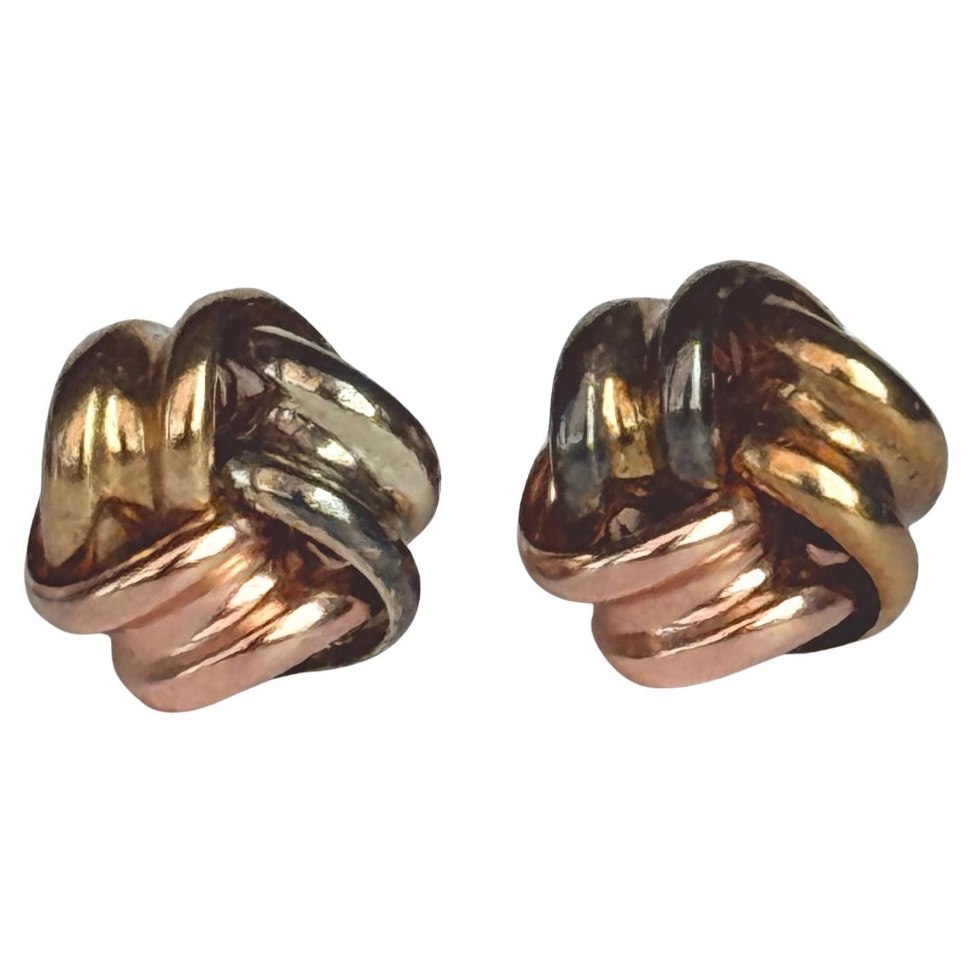 Pendiente vintage de nudo de oro blanco, rosa y amarillo de 9 quilates en venta