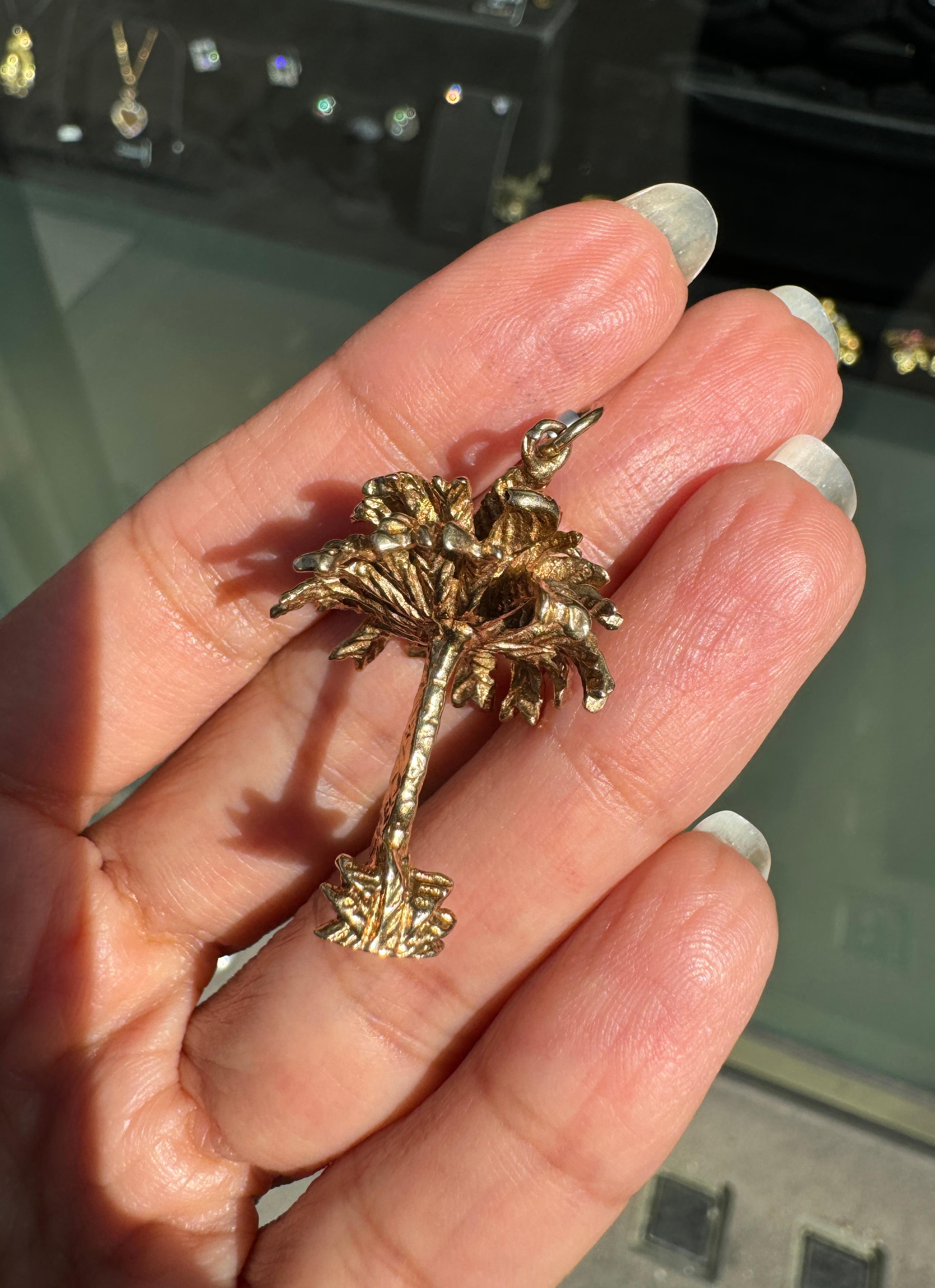 Rétro Vintage 9 Carat Yellow Gold 3D Palm Tree Charm/Pendant en vente