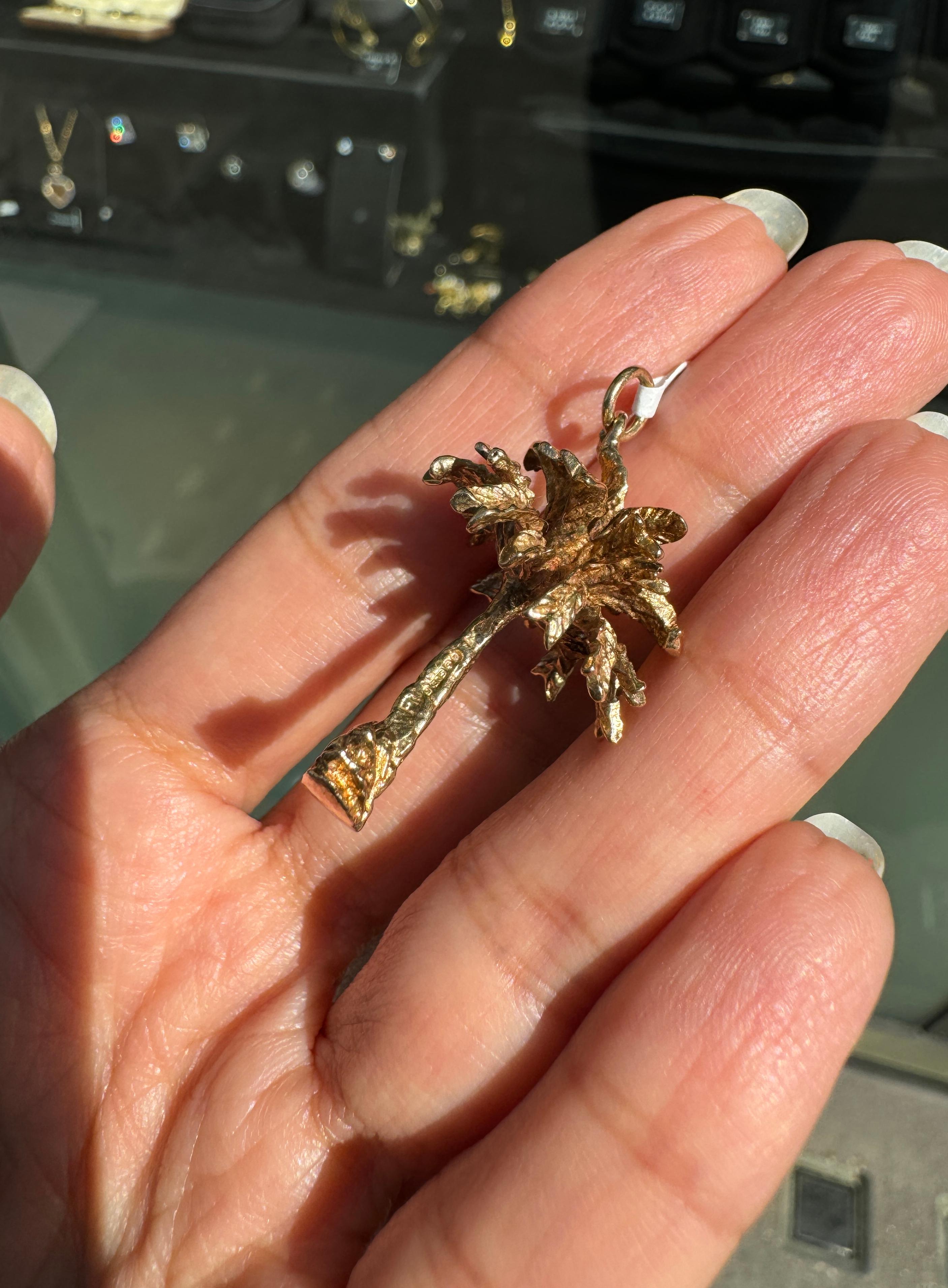 Vintage 9 Carat Yellow Gold 3D Palm Tree Charm/Pendant Unisexe en vente