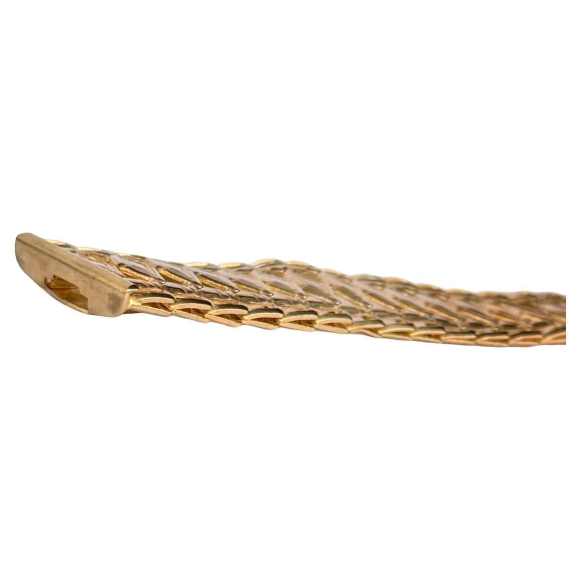 This bracelet is modelled in hollow 9ct yellow gold, which makes the bracelet light weight and comfortable to wear. 

Length: 19.5cm
Width: 18mm

Weight: 11.8g

