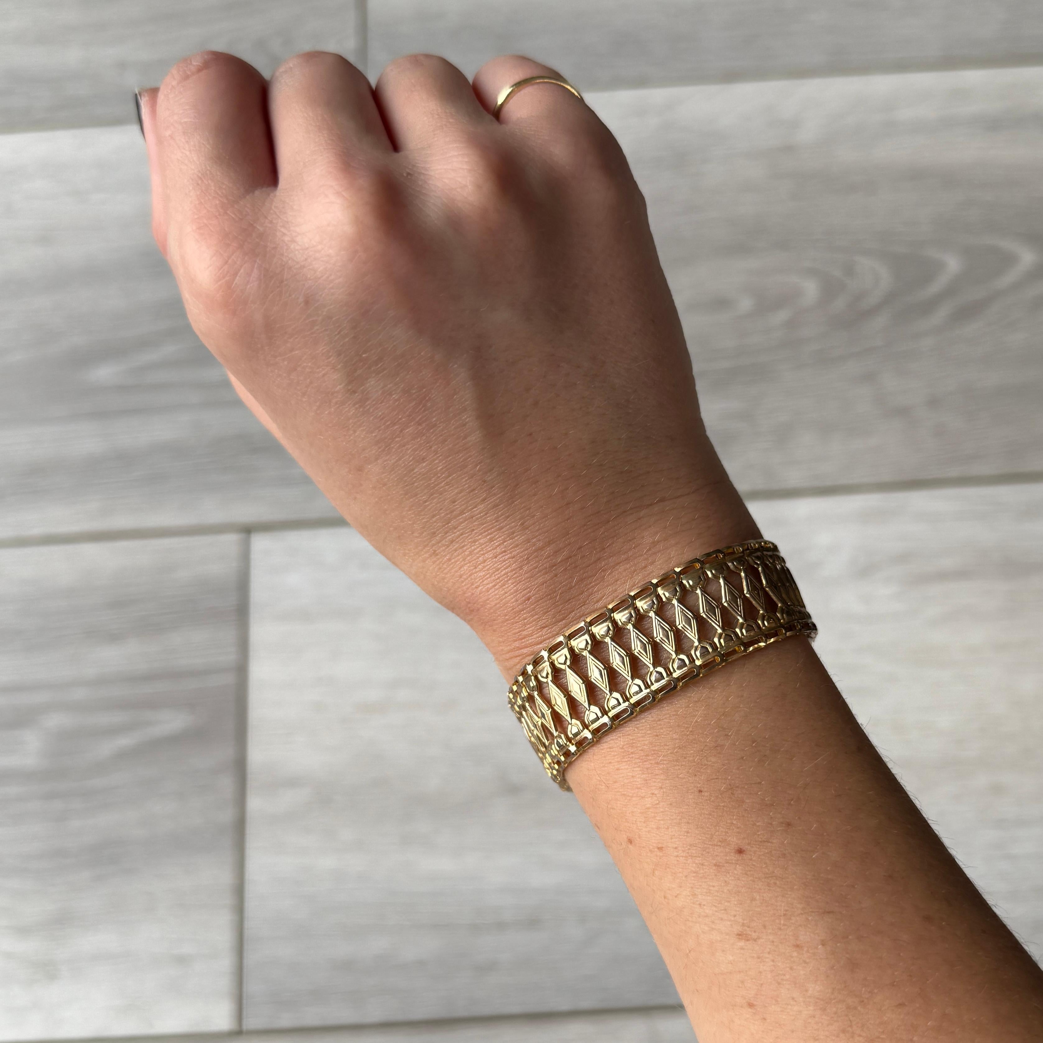 Vintage 9 Carat Yellow Gold Bracelet Chain In Good Condition For Sale In Chipping Campden, GB